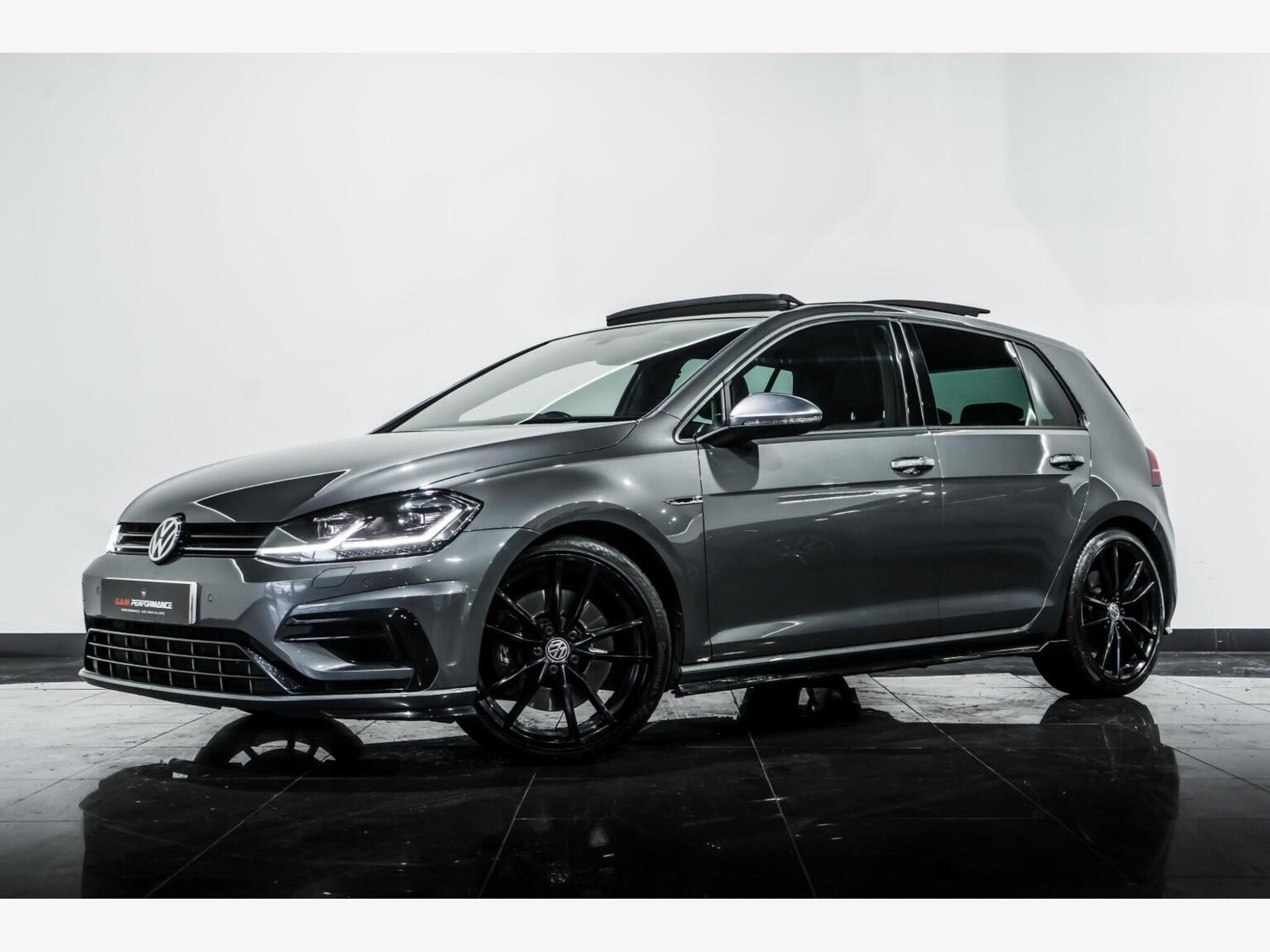 2019 Volkswagen GOLF image 2