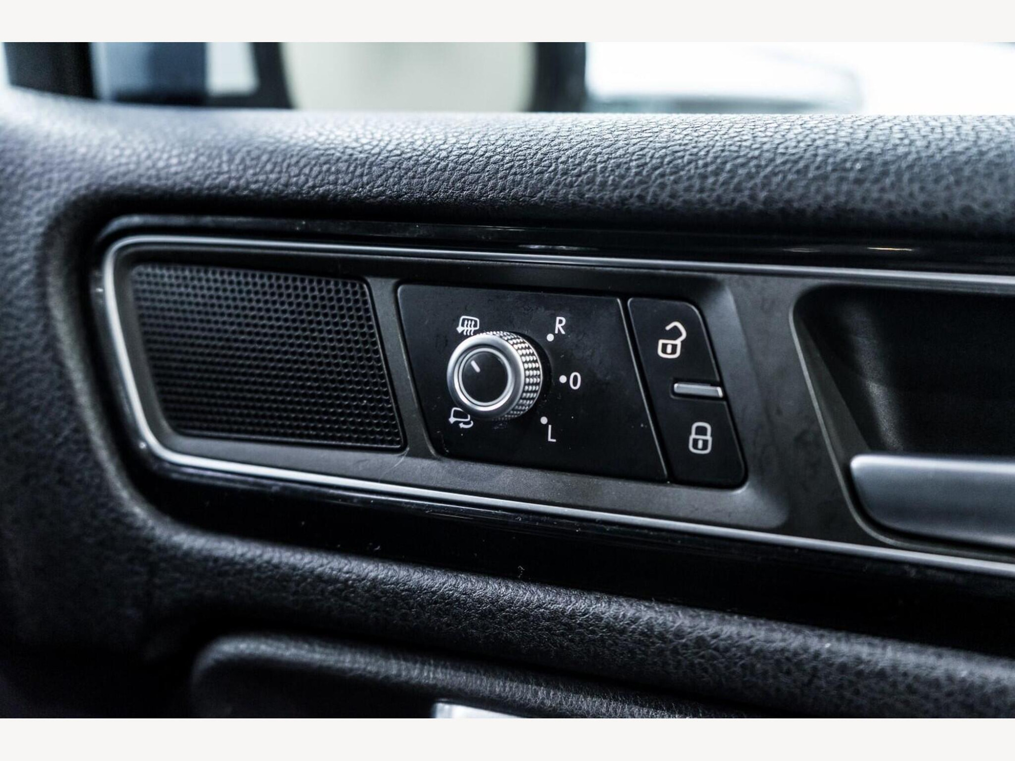 2015 Volkswagen TOUAREG image 17