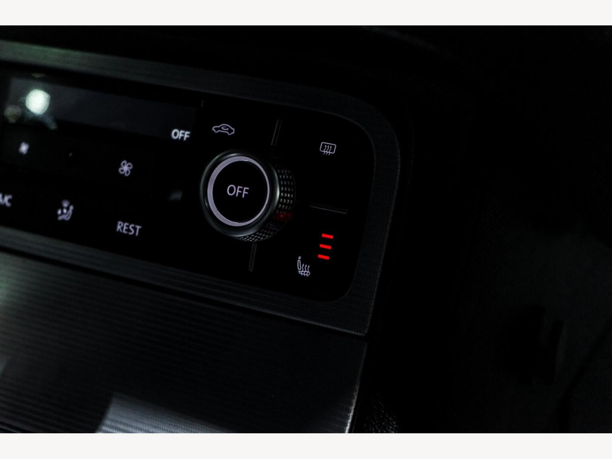 2015 Volkswagen TOUAREG image 16