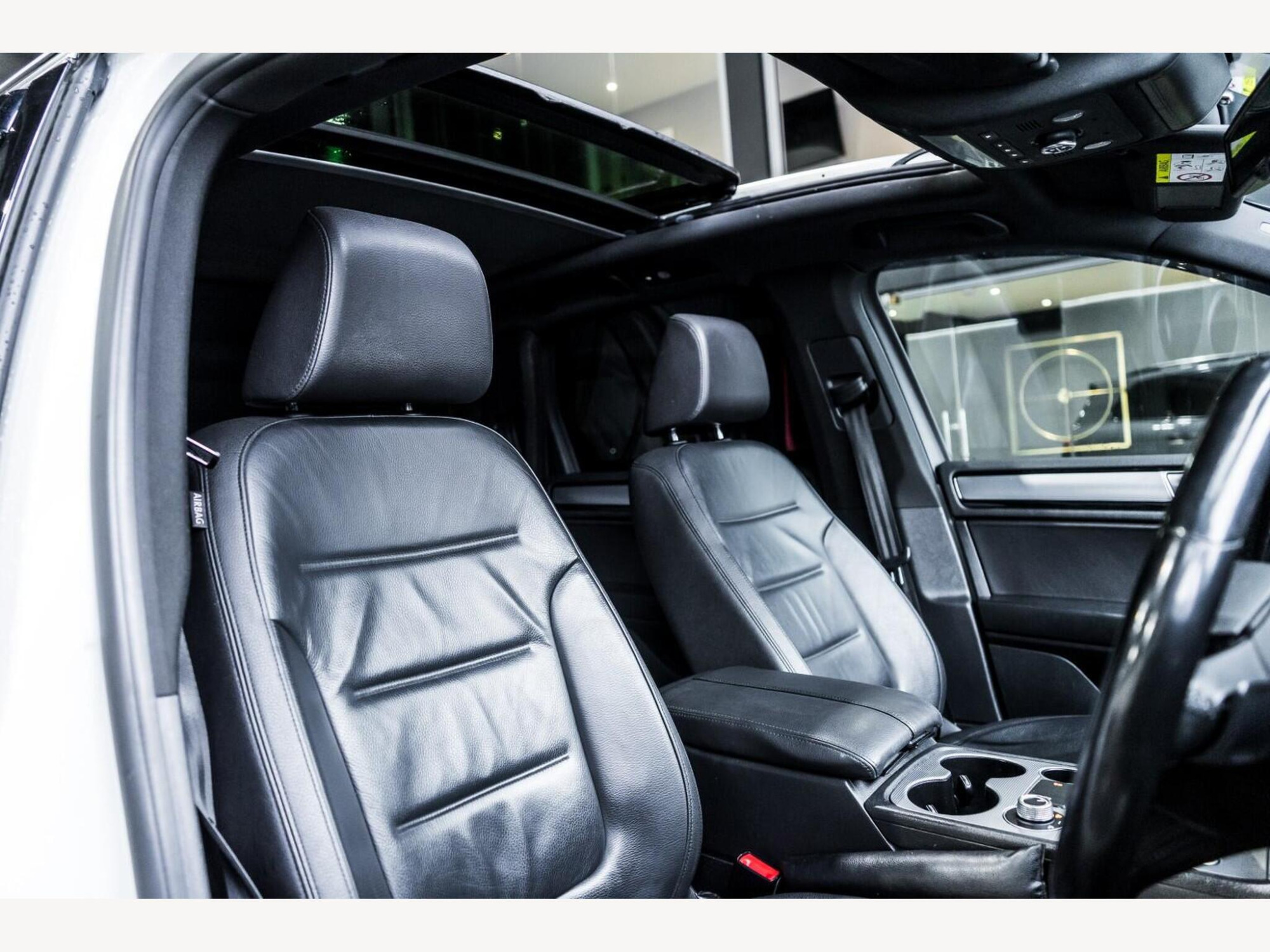 2015 Volkswagen TOUAREG image 10