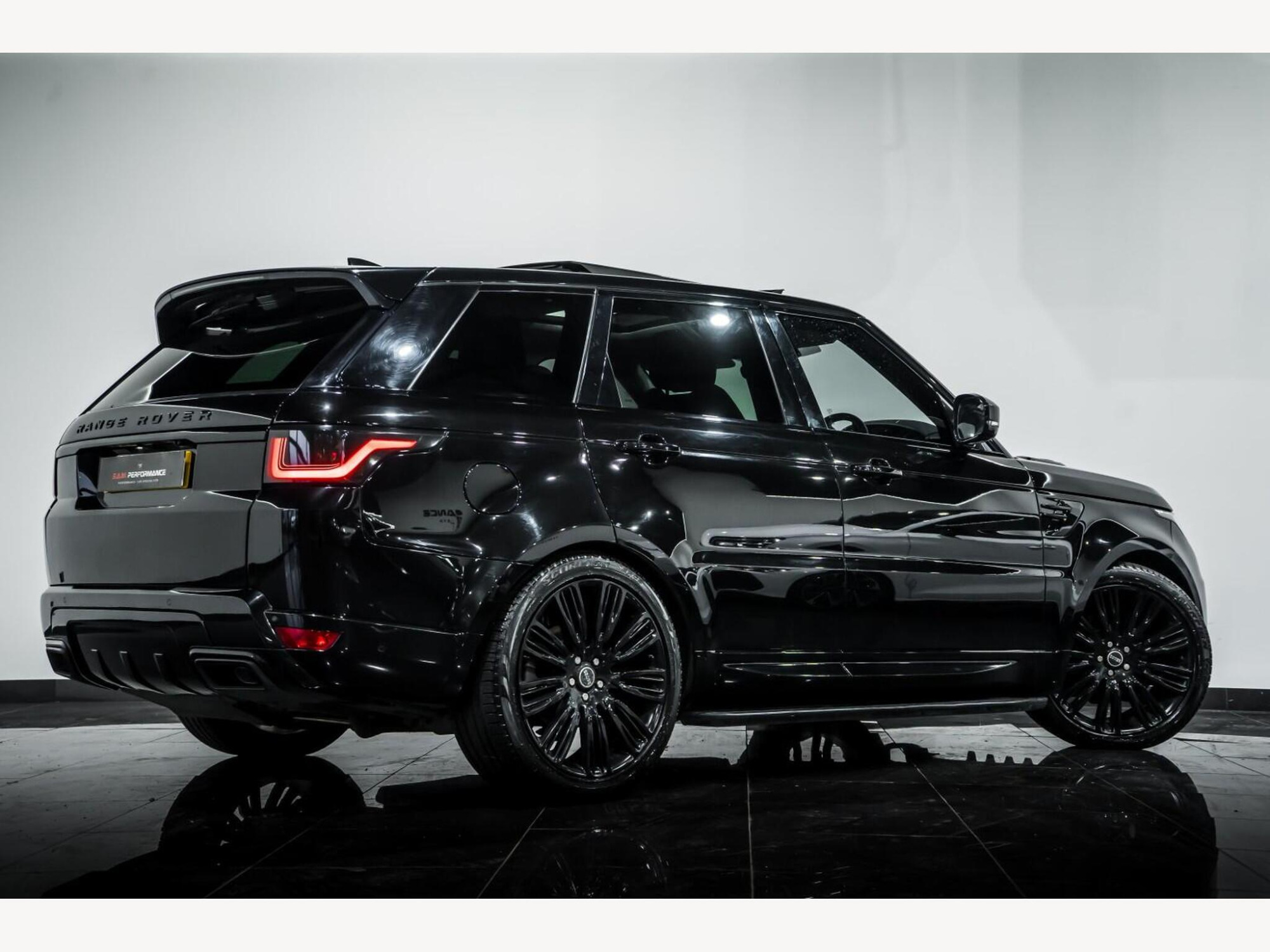 2018 Land Rover RANGE ROVER SPORT image 3