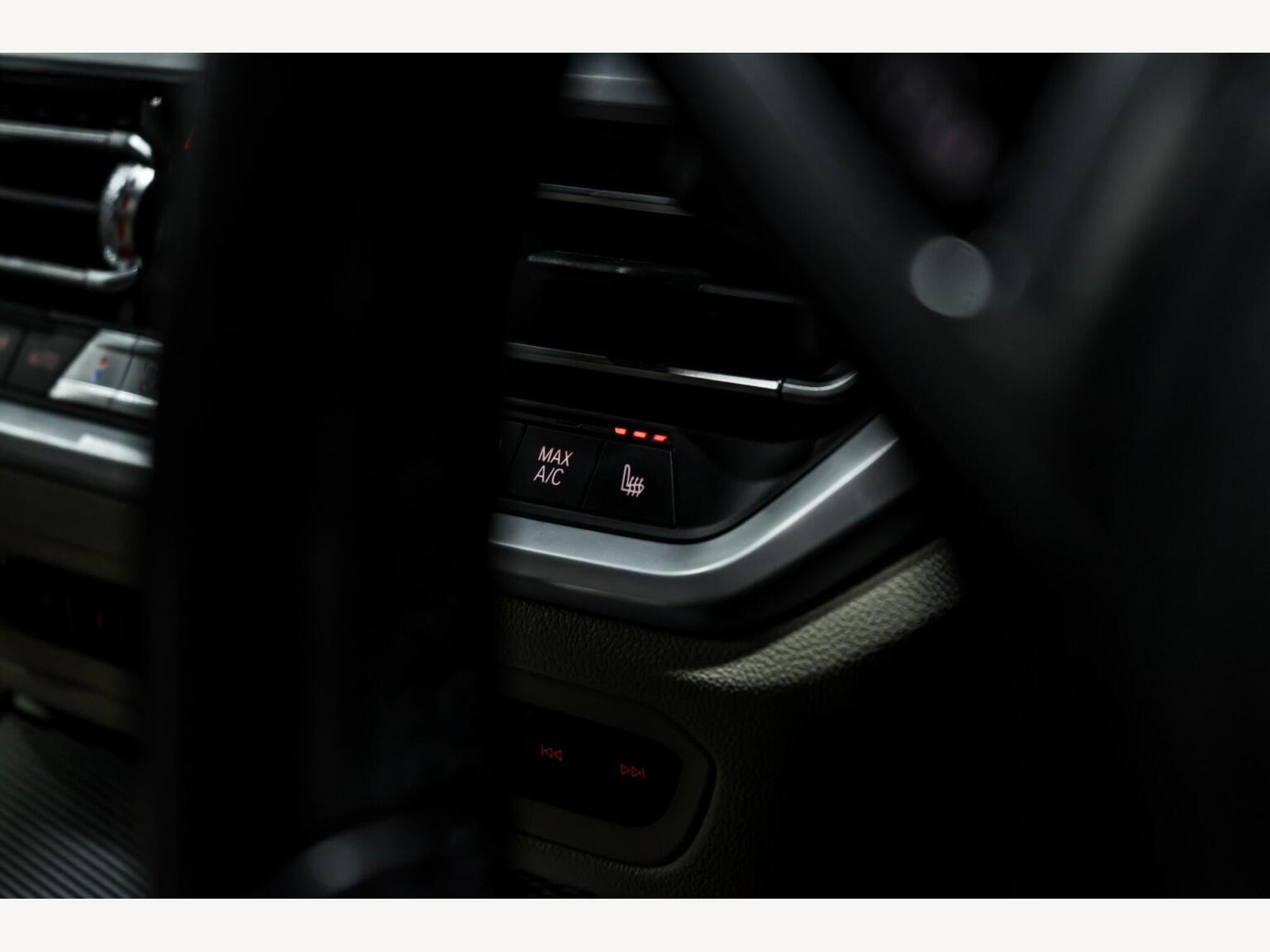 2019 BMW 3 SERIES image 16