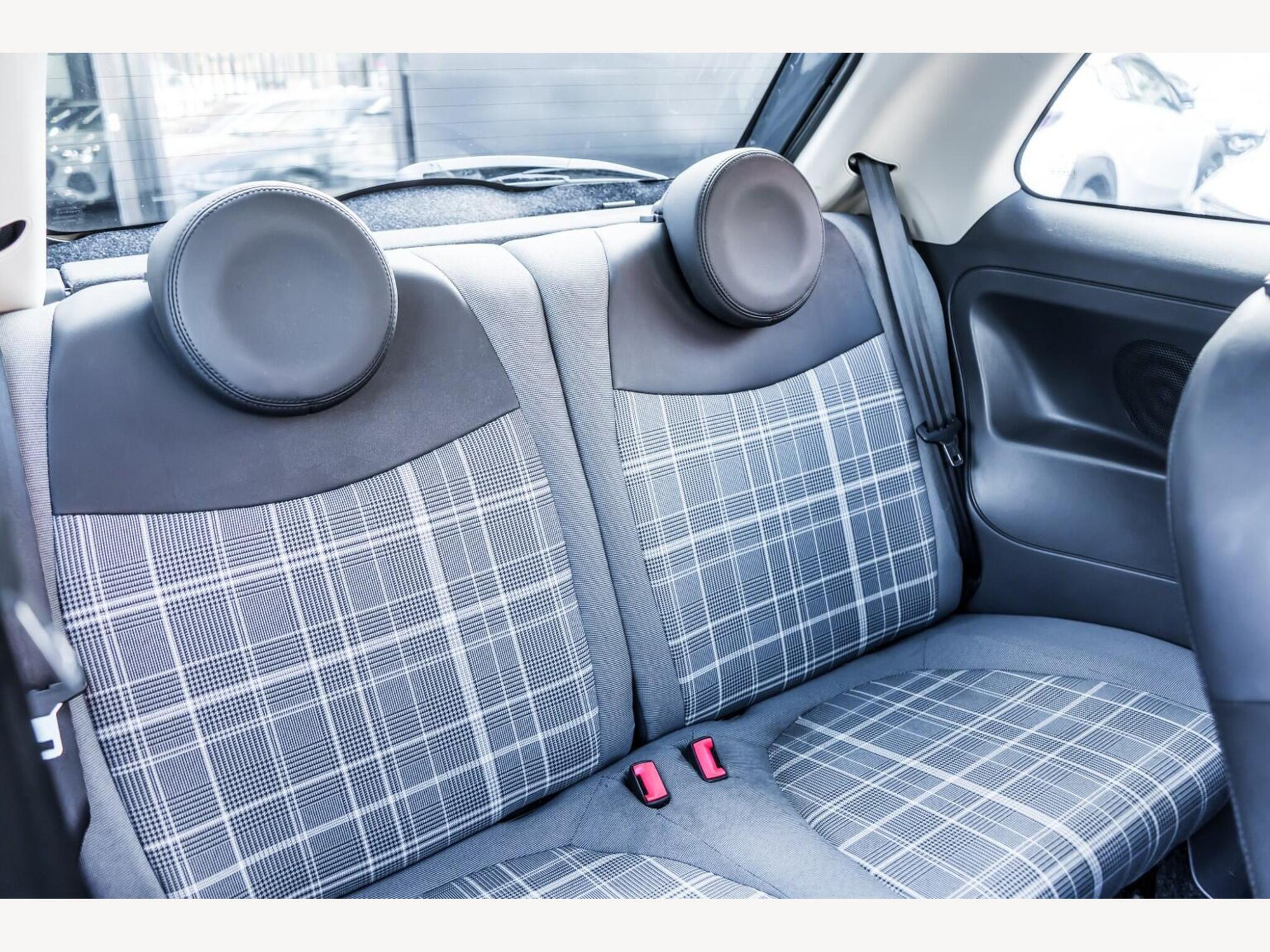 2016 Fiat 500 image 12