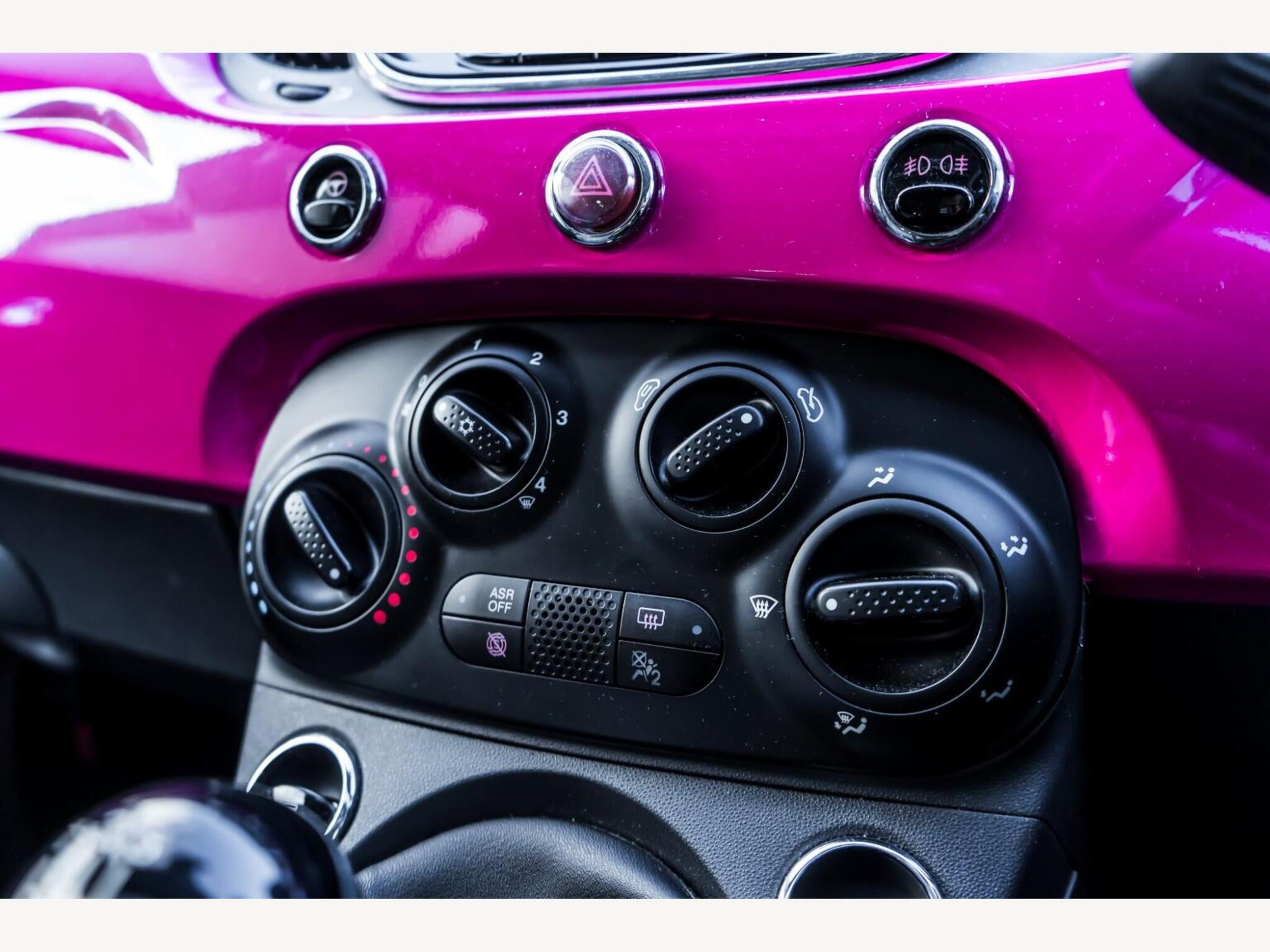 2016 Fiat 500 image 14