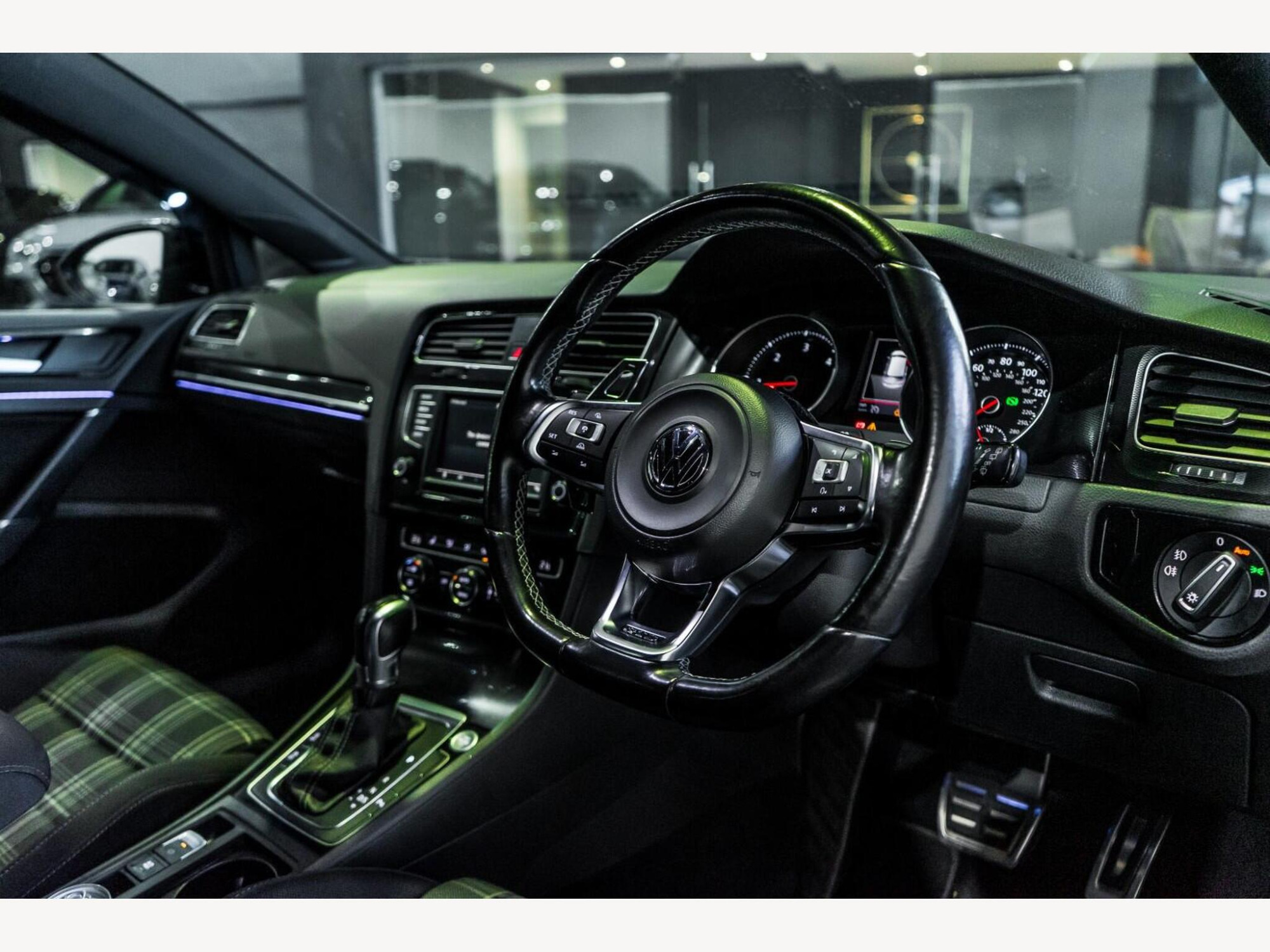 2017 Volkswagen GOLF image 3