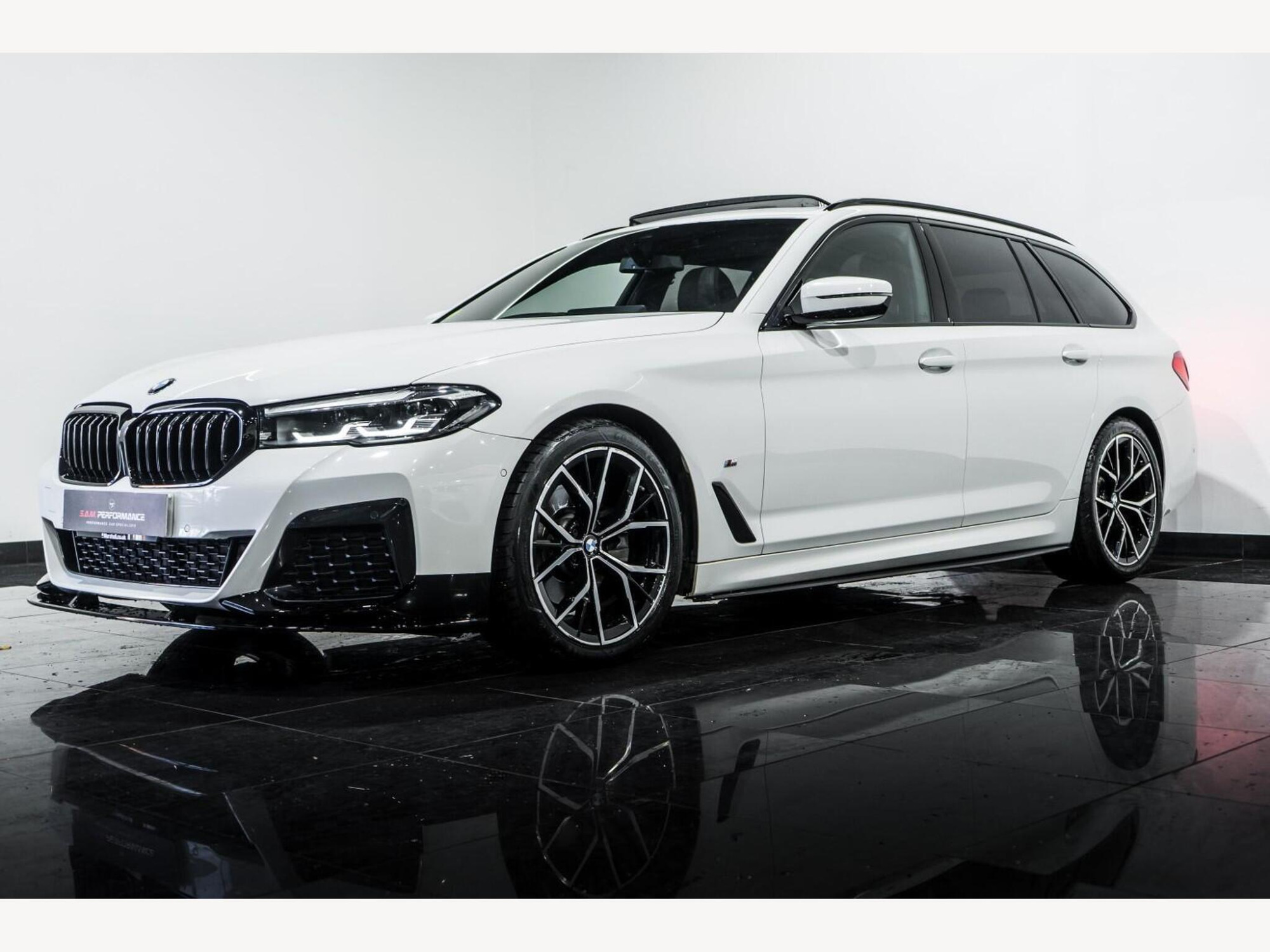 2022 BMW 5 SERIES image 5