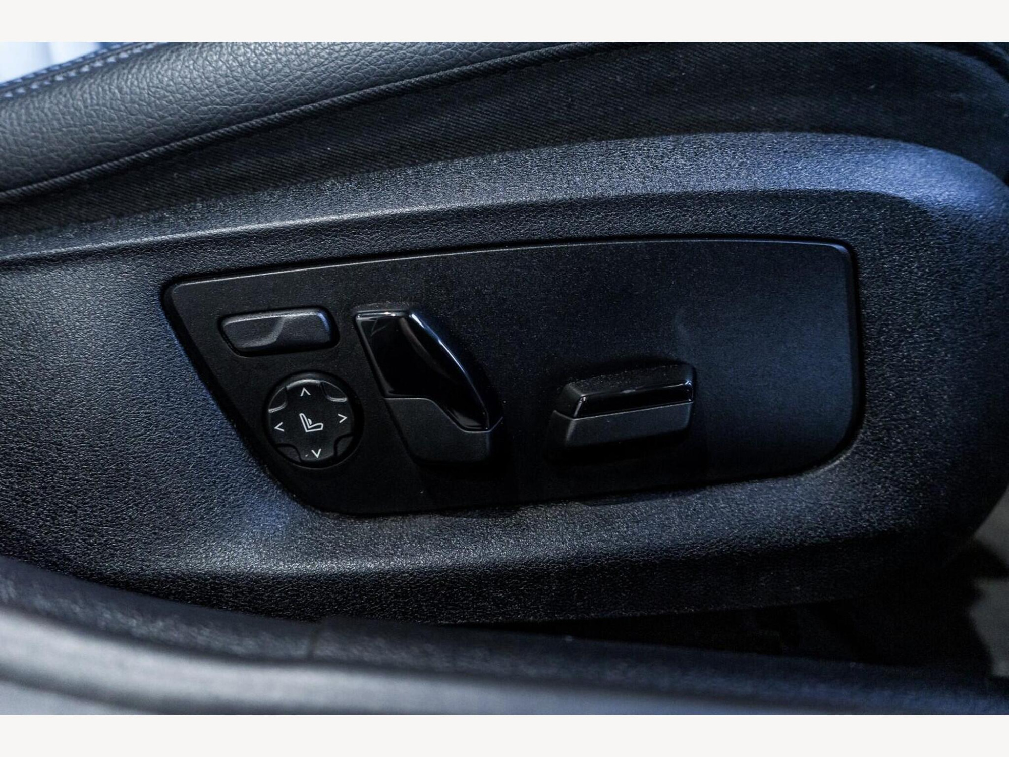 2022 BMW 5 SERIES image 19
