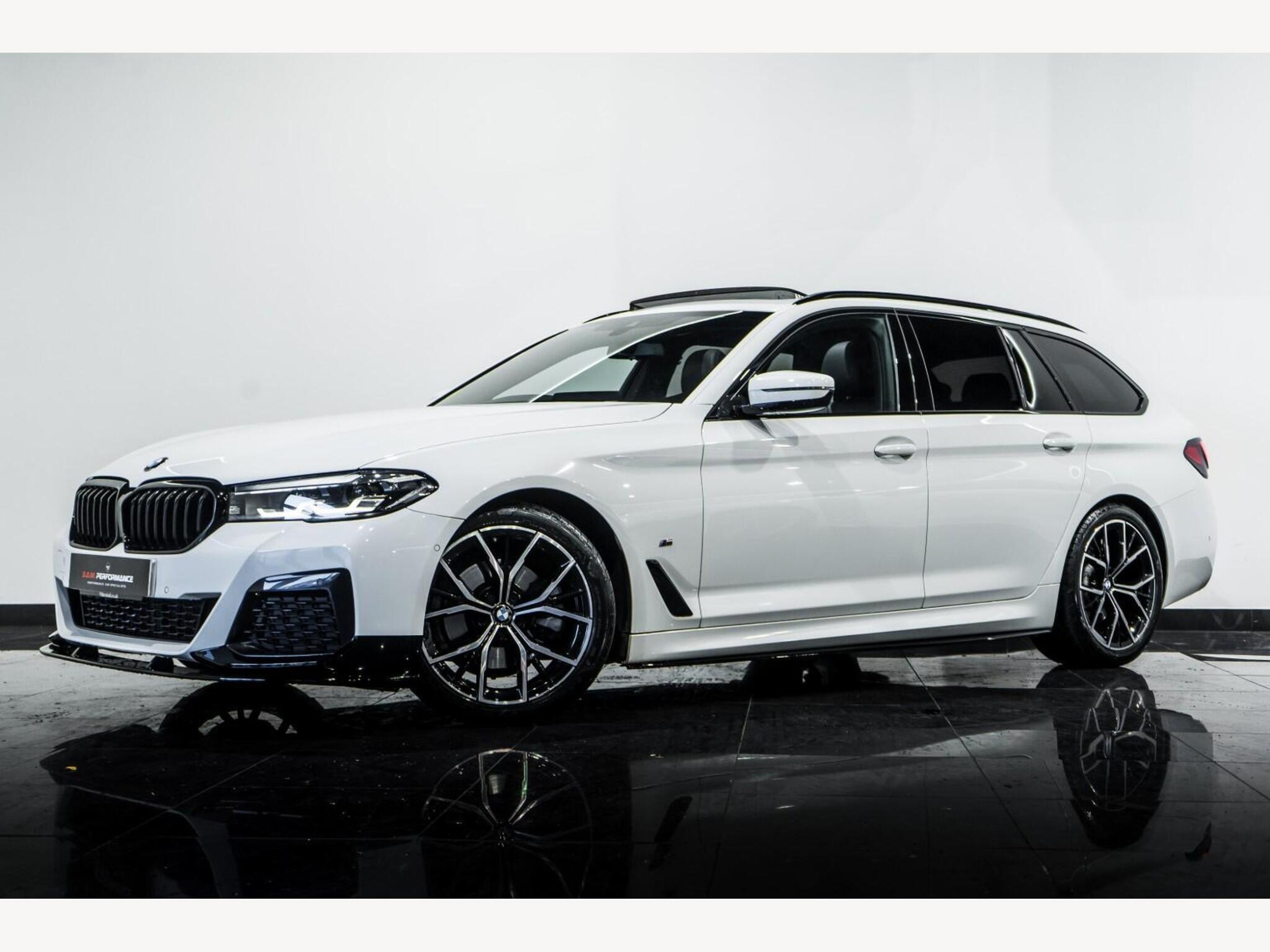 2022 BMW 5 SERIES image 2