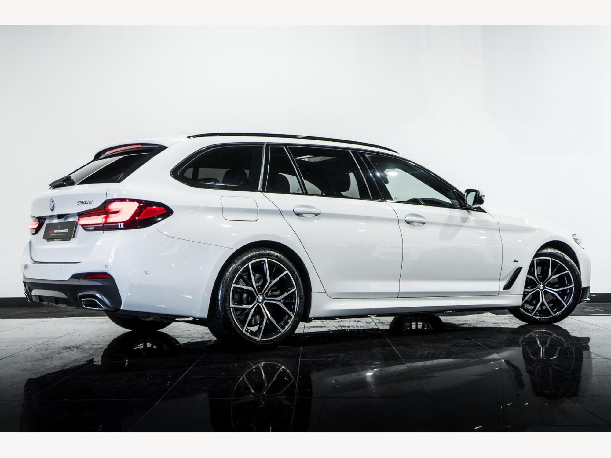 2022 BMW 5 SERIES image 3
