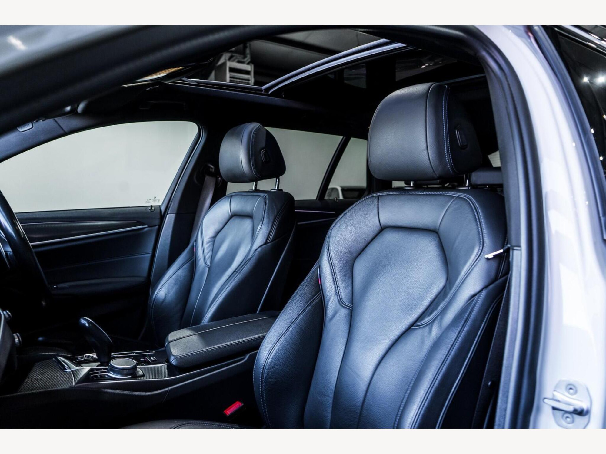 2022 BMW 5 SERIES image 12
