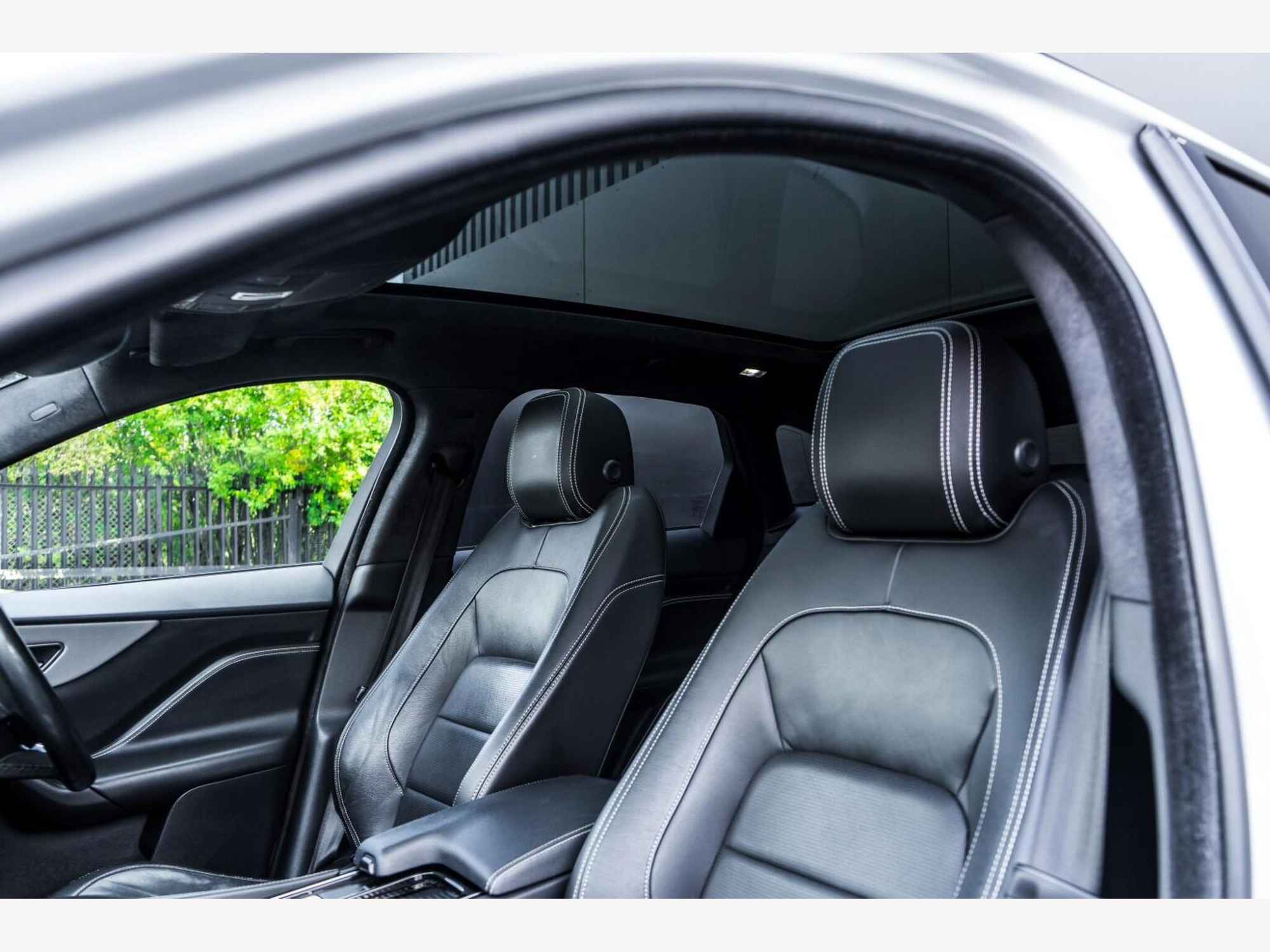 2019 Jaguar F-PACE image 12