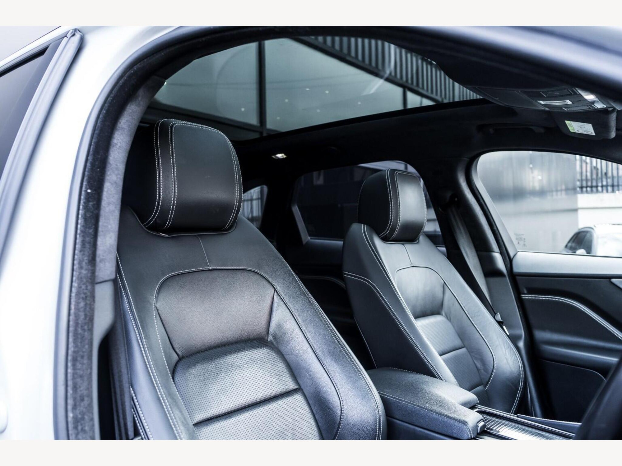 2019 Jaguar F-PACE image 11