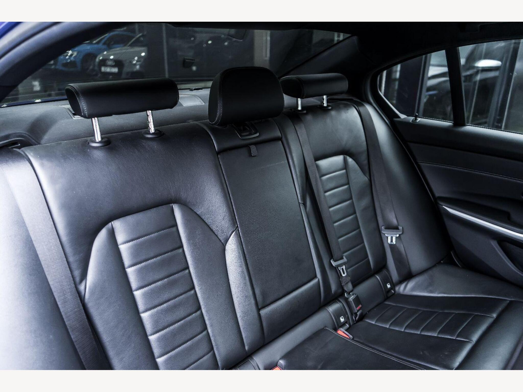 2019 BMW 3 SERIES image 13