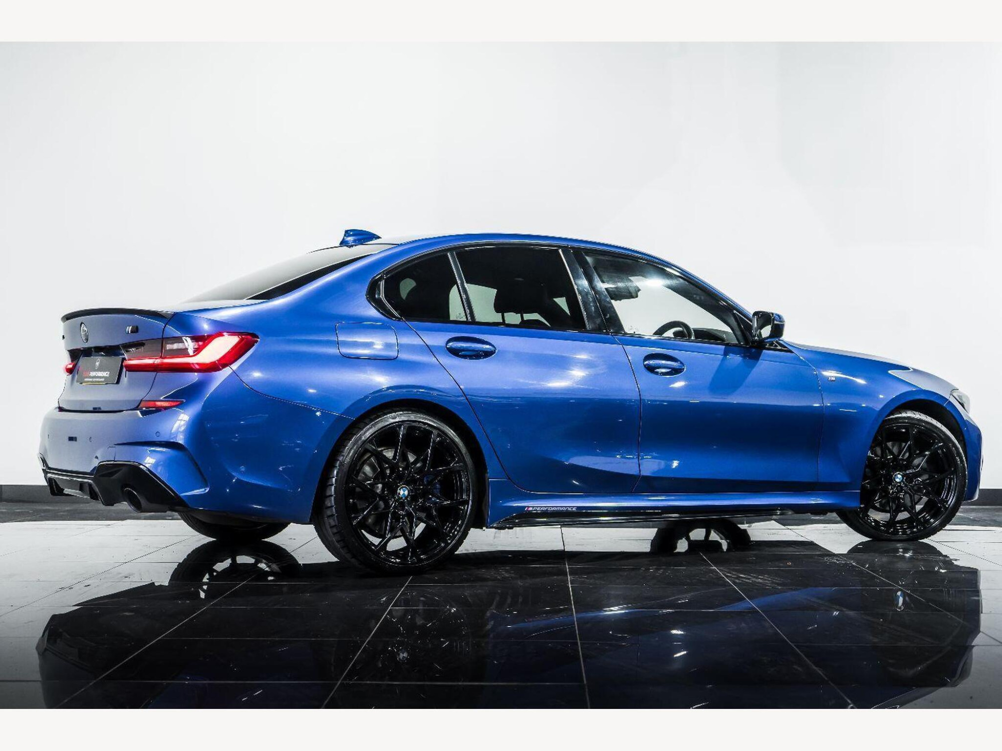 2019 BMW 3 SERIES image 3