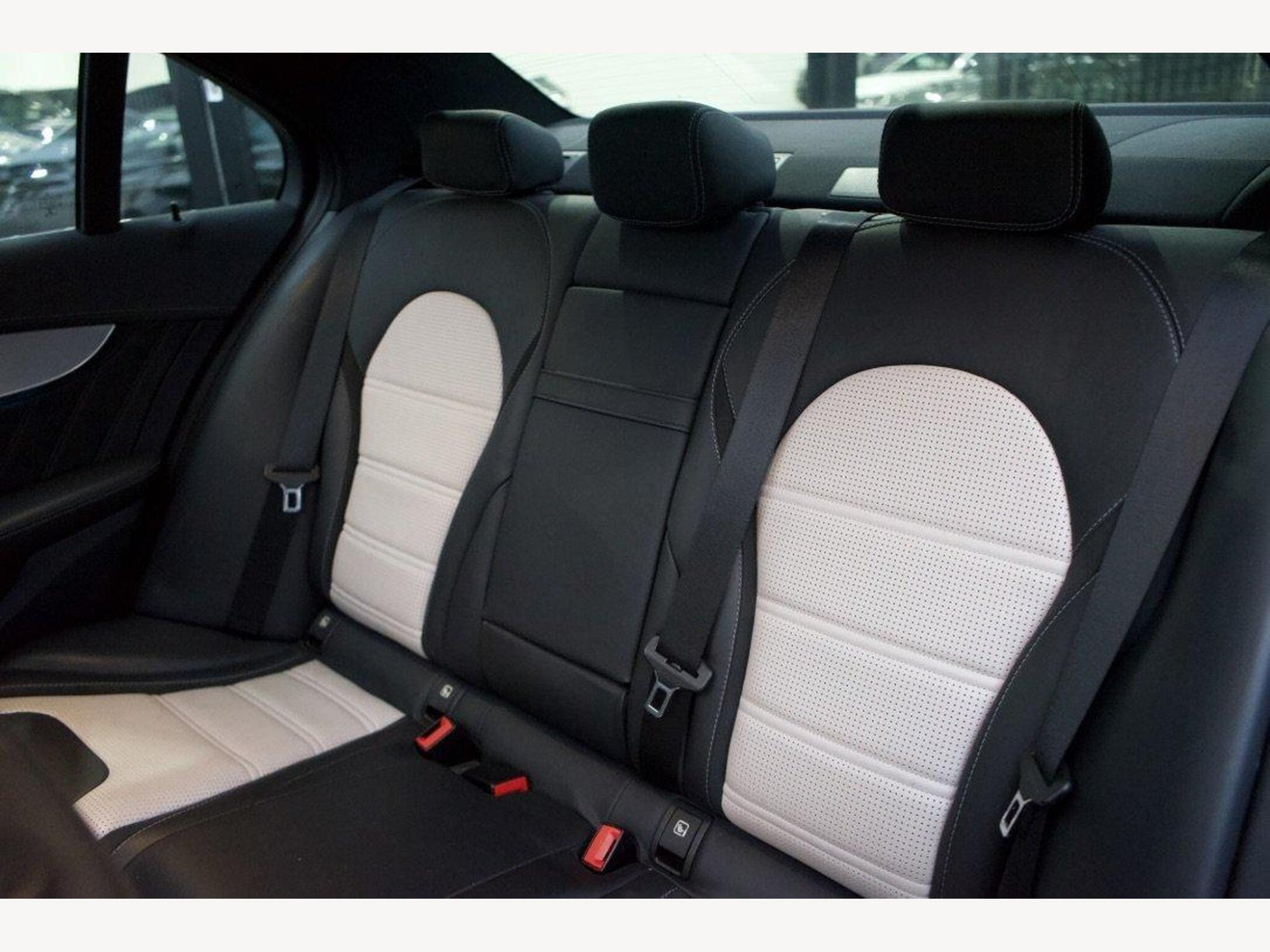 2016 Mercedes-Benz C CLASS image 12