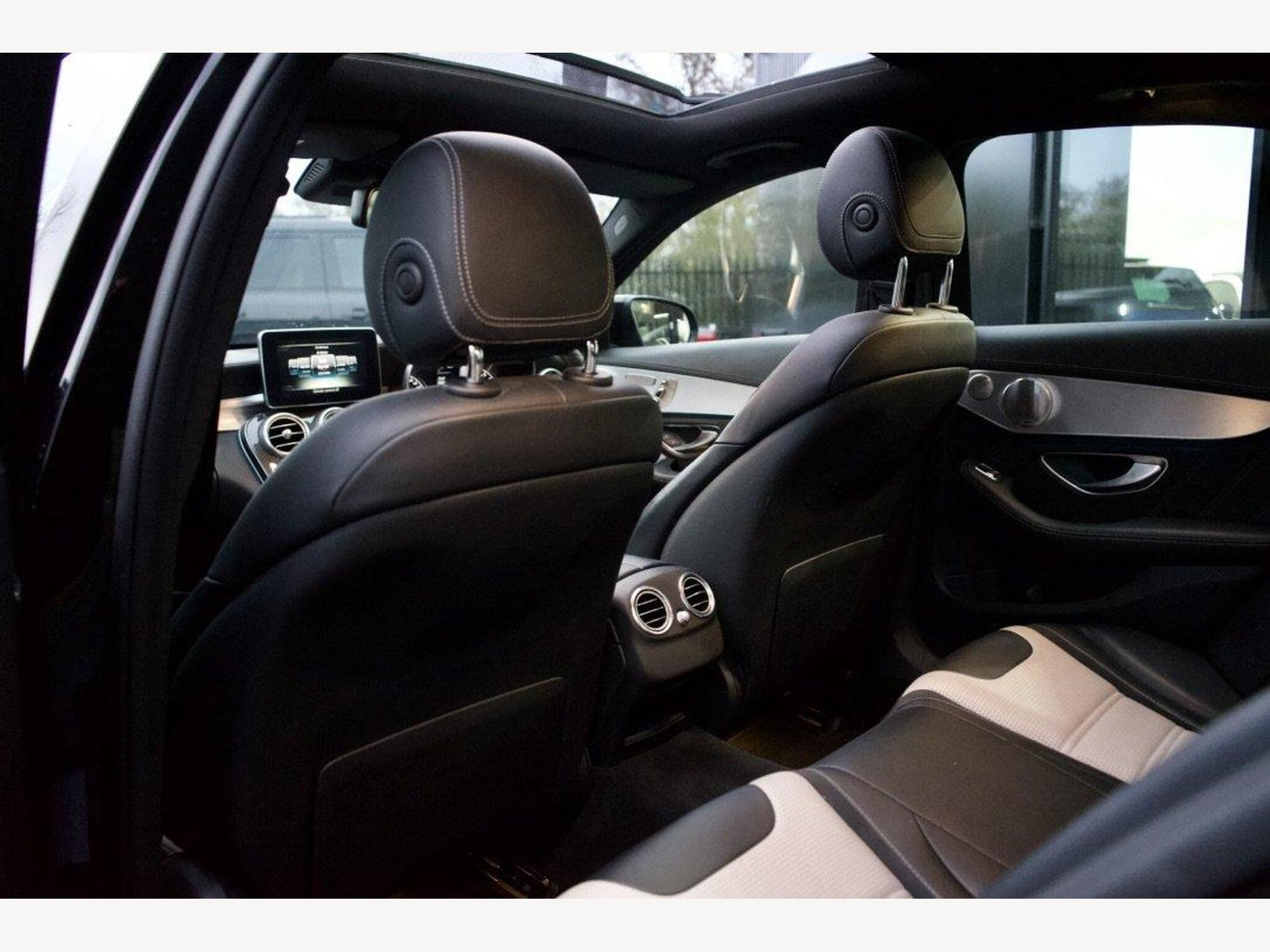 2016 Mercedes-Benz C CLASS image 13