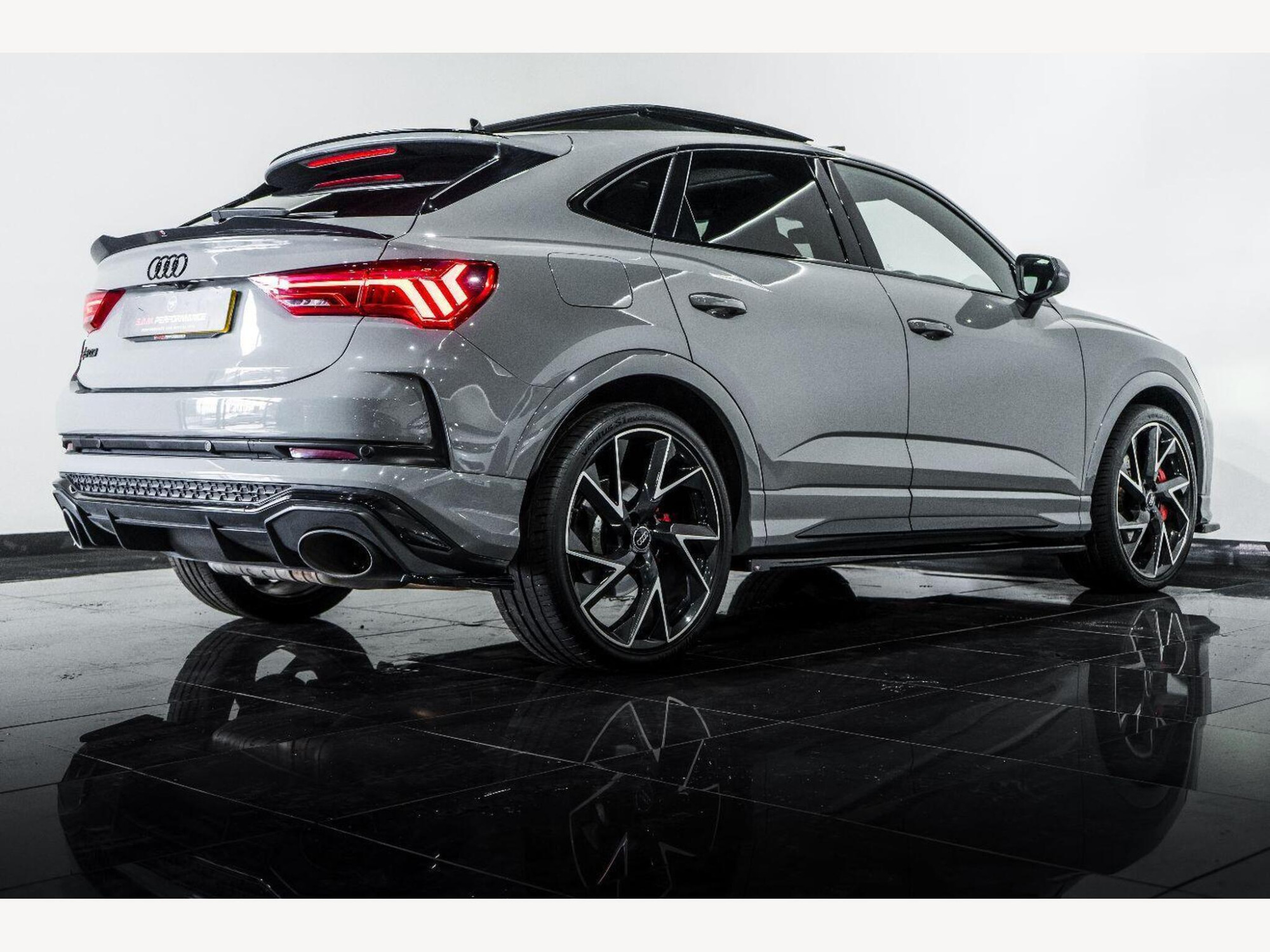 2020 Audi RS Q3 image 6