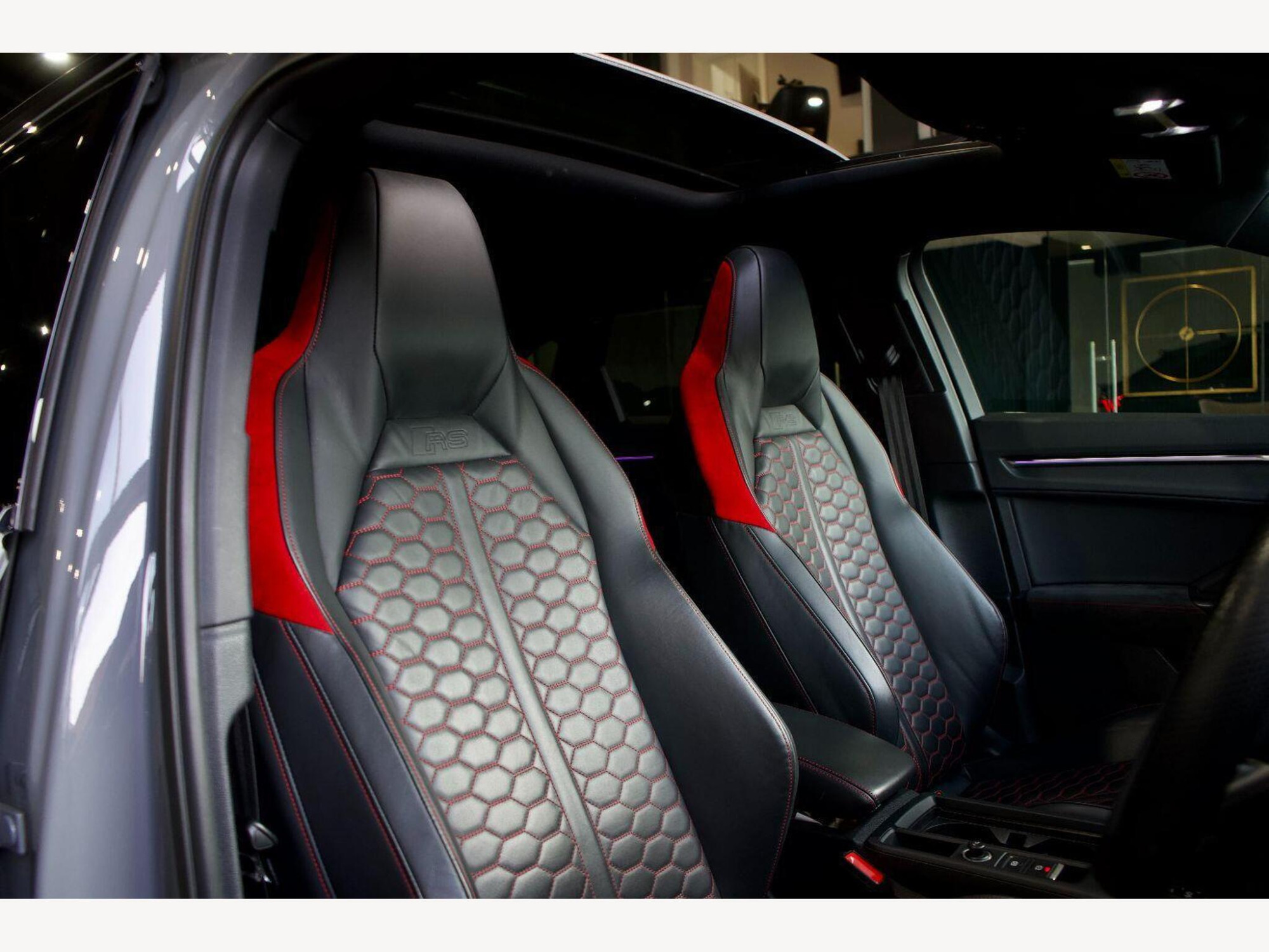 2020 Audi RS Q3 image 14