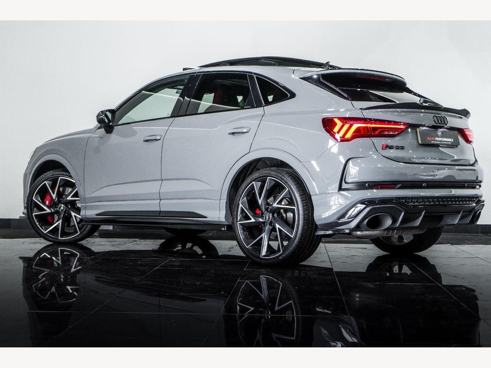2020 Audi RS Q3 image 4