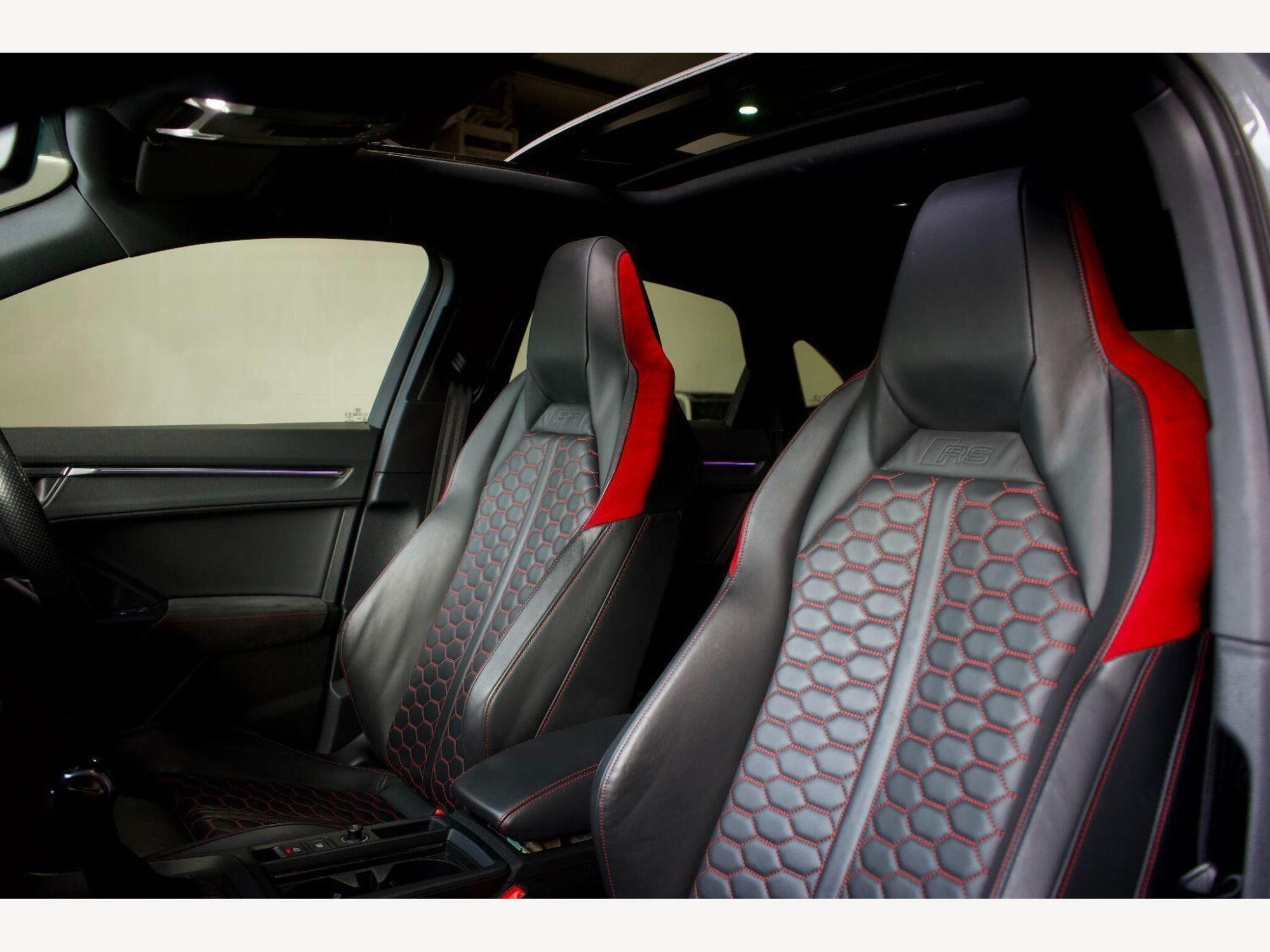 2020 Audi RS Q3 image 15