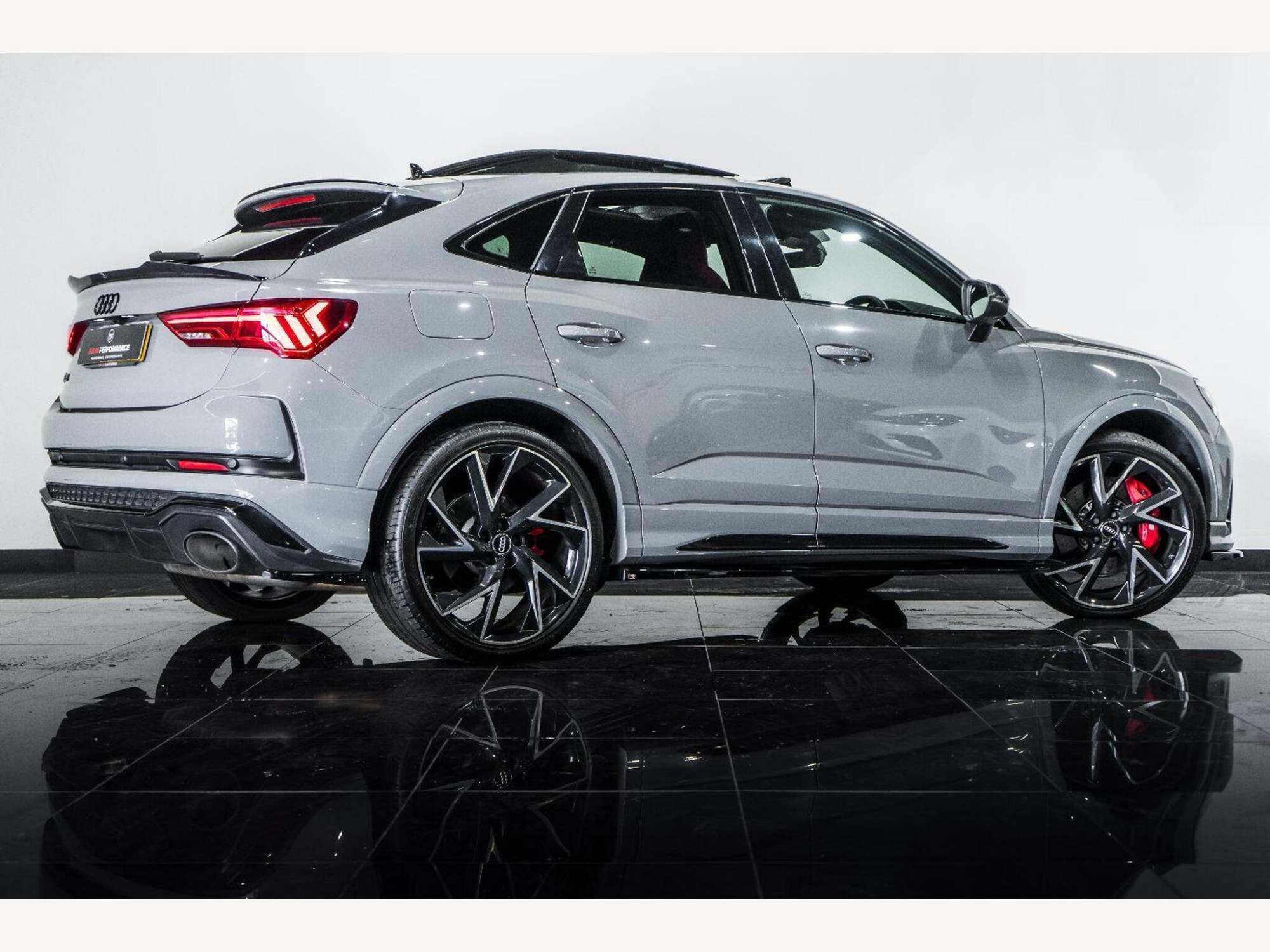 2020 Audi RS Q3 image 3