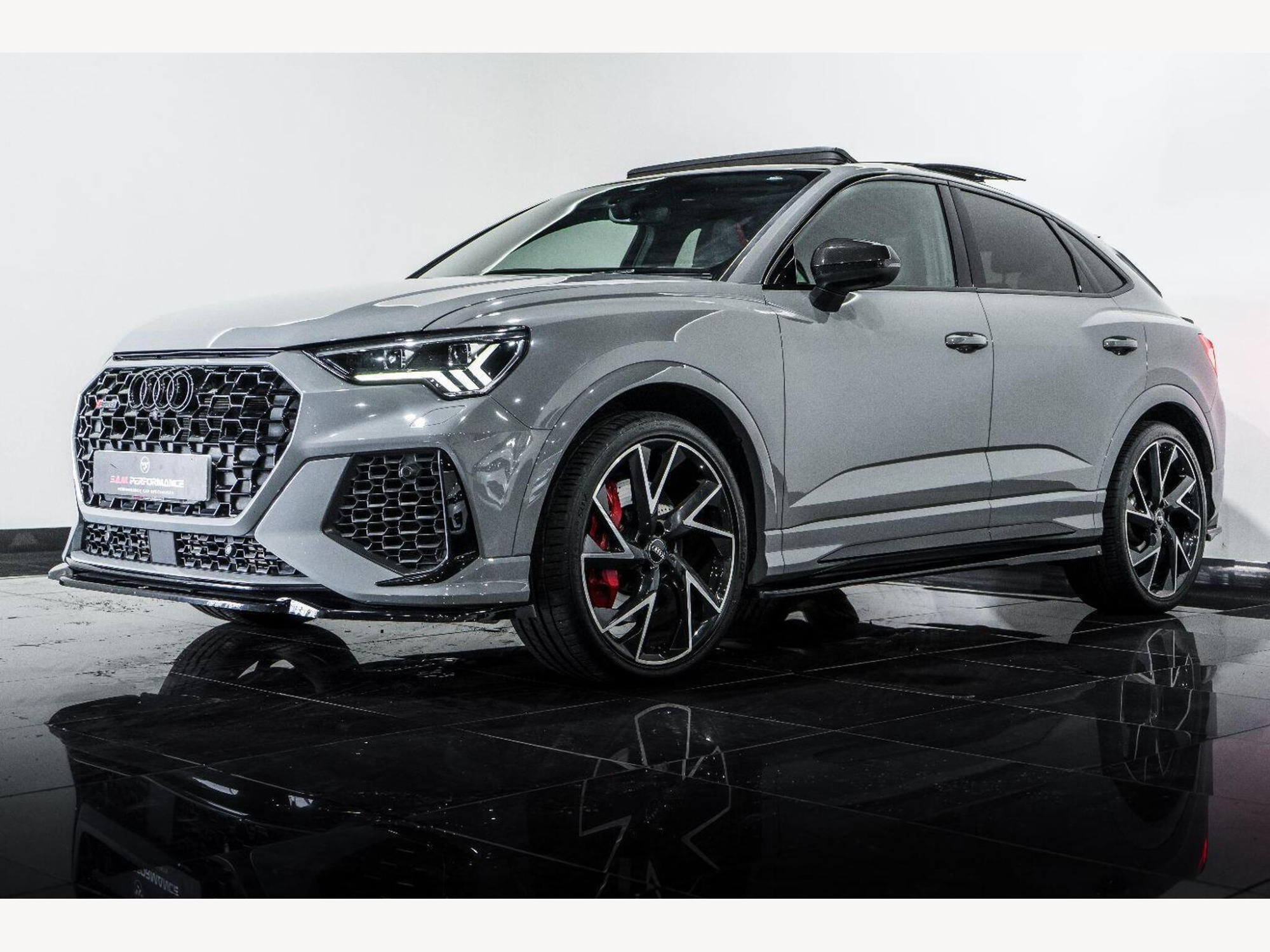 2020 Audi RS Q3 image 5