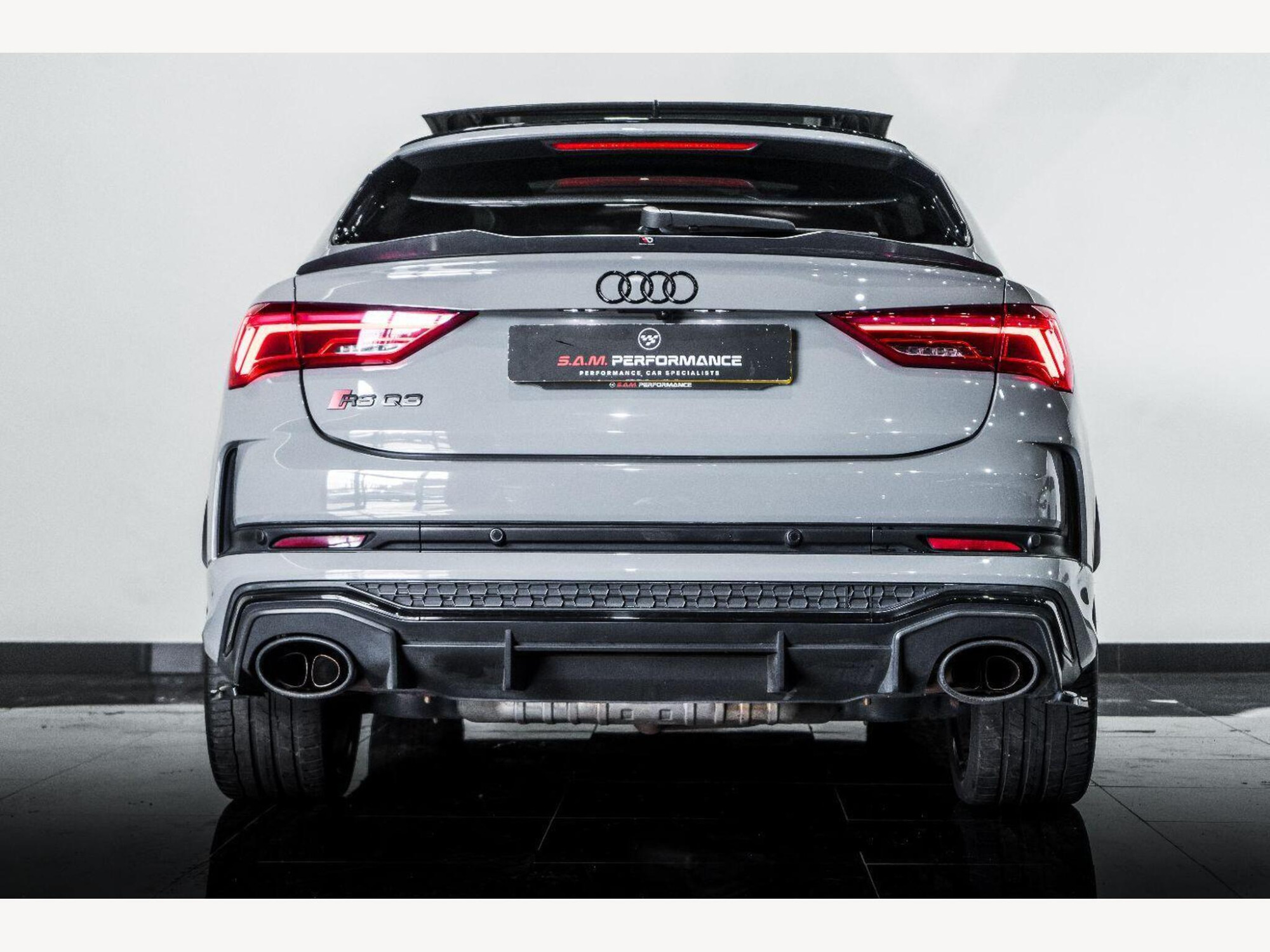2020 Audi RS Q3 image 8