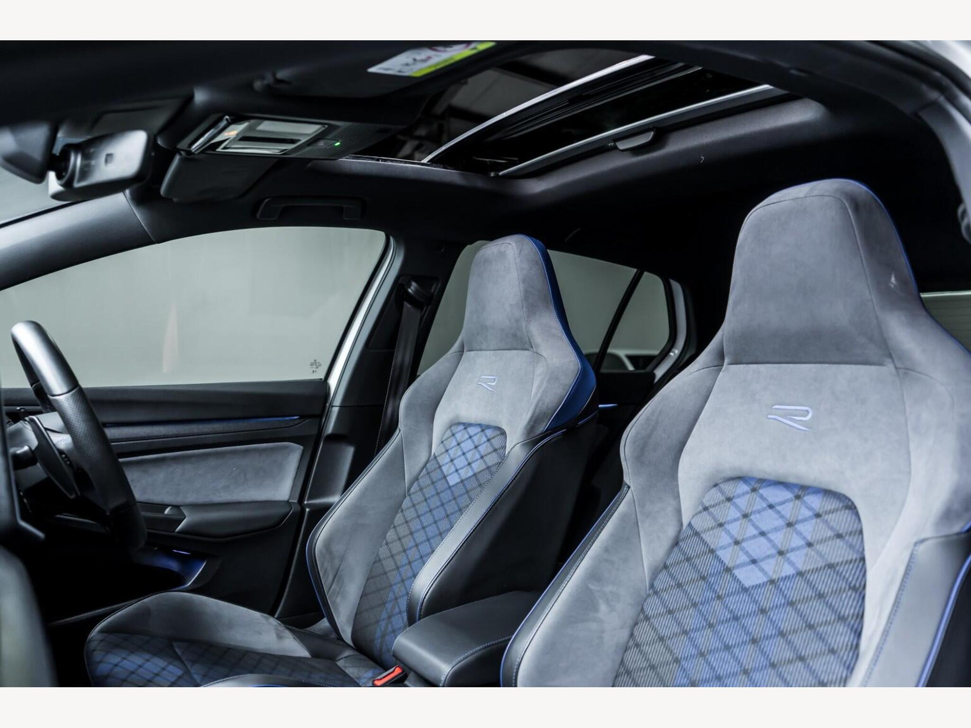 2025 Volkswagen GOLF image 9