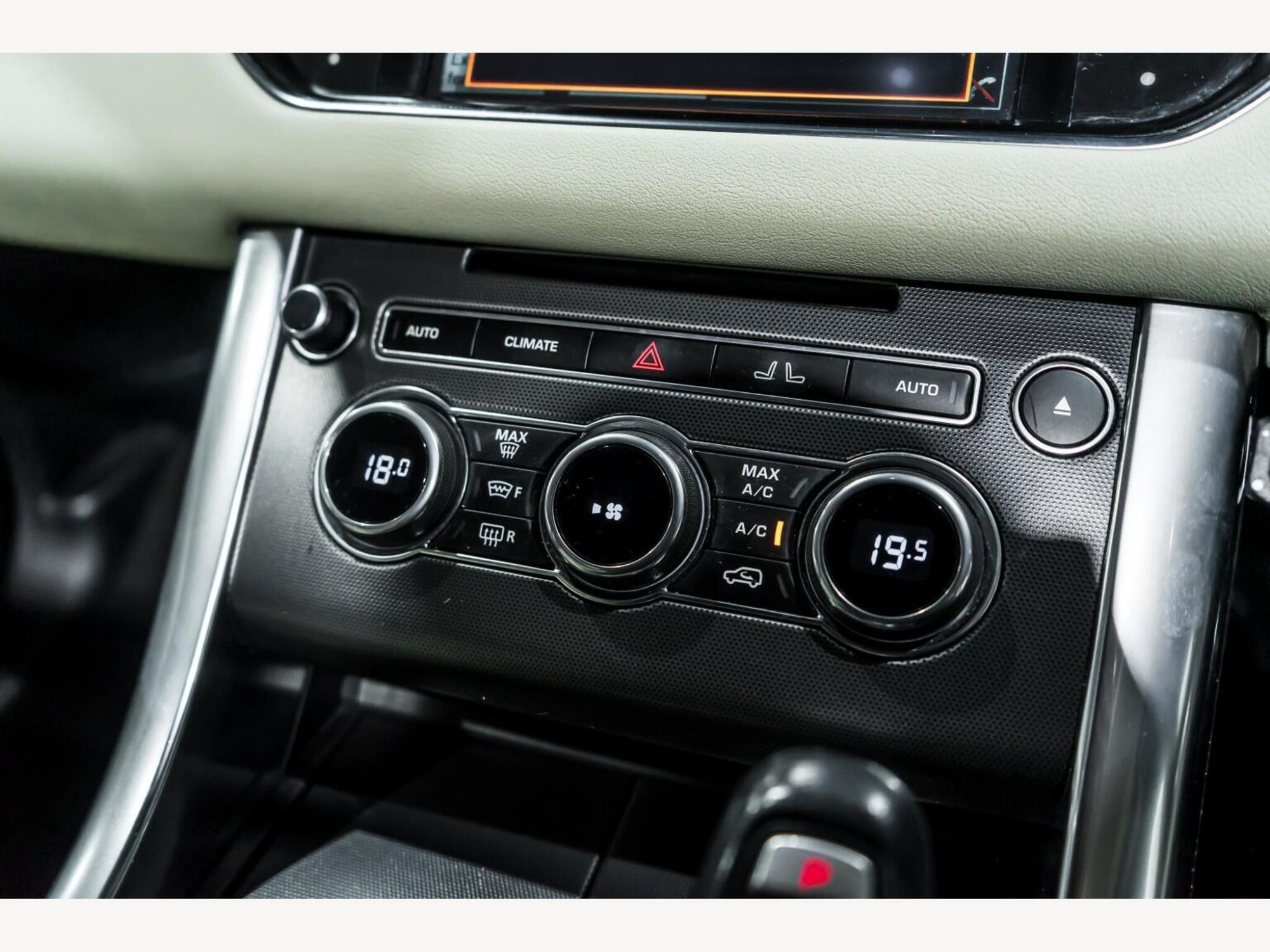 2015 Land Rover RANGE ROVER SPORT image 19