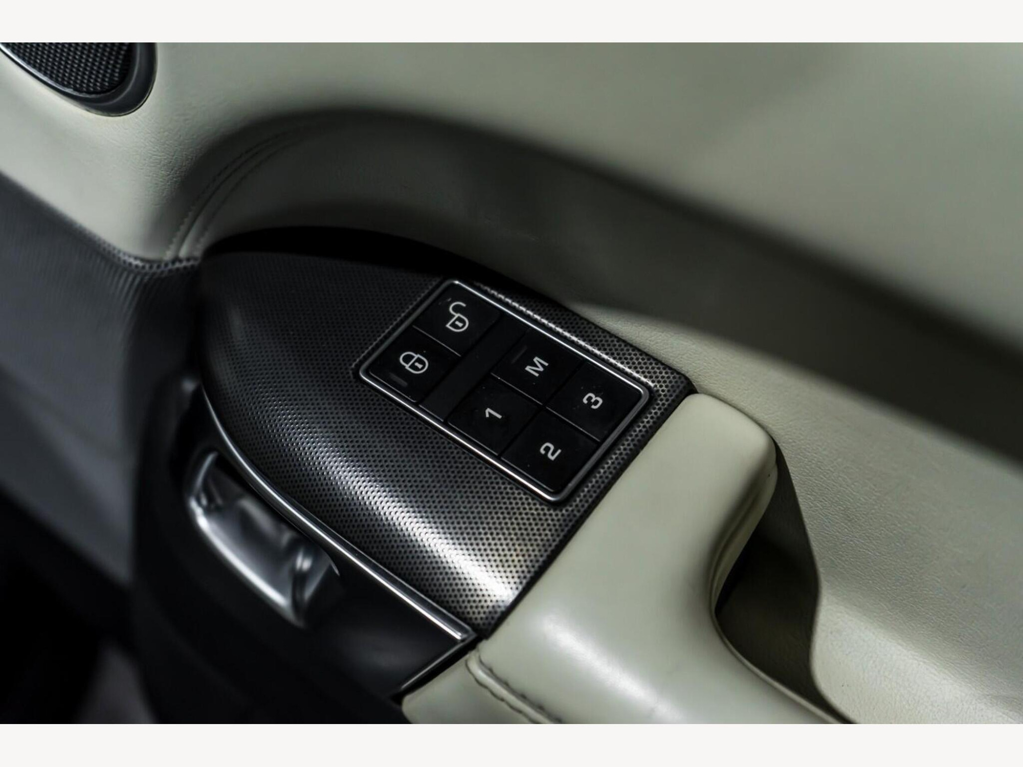 2015 Land Rover RANGE ROVER SPORT image 21