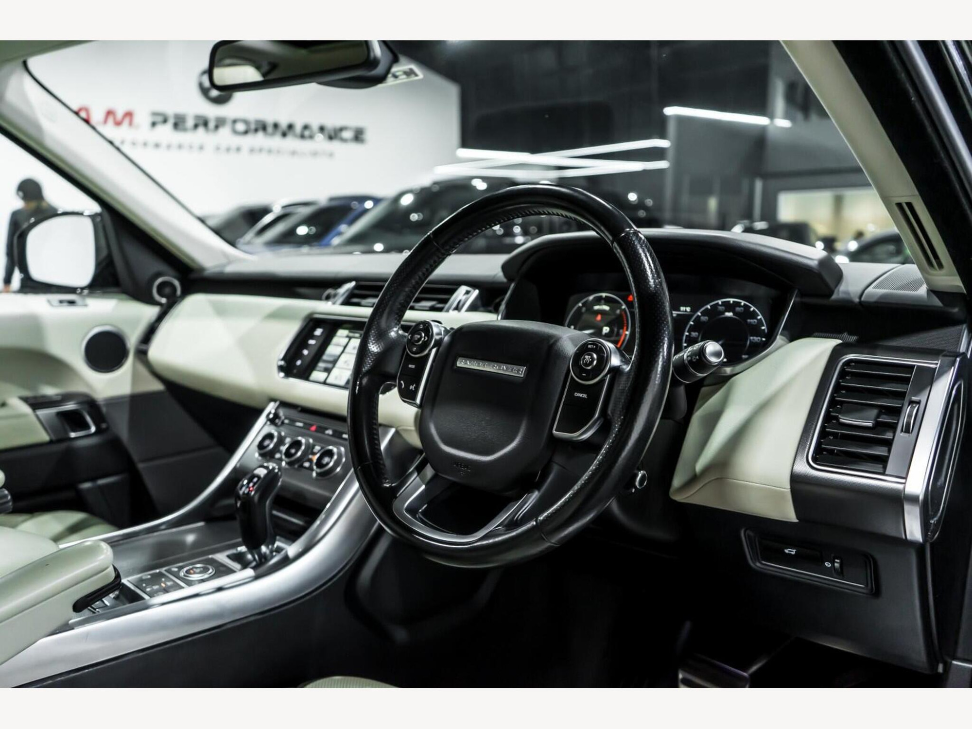 2015 Land Rover RANGE ROVER SPORT image 9