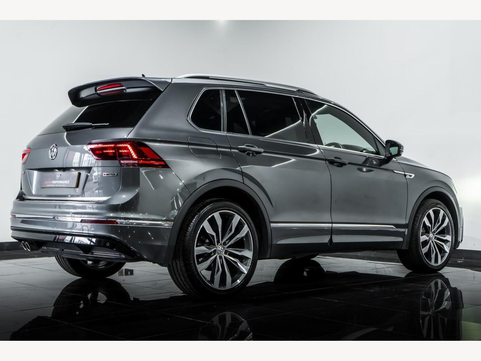 2018 Volkswagen TIGUAN image 6