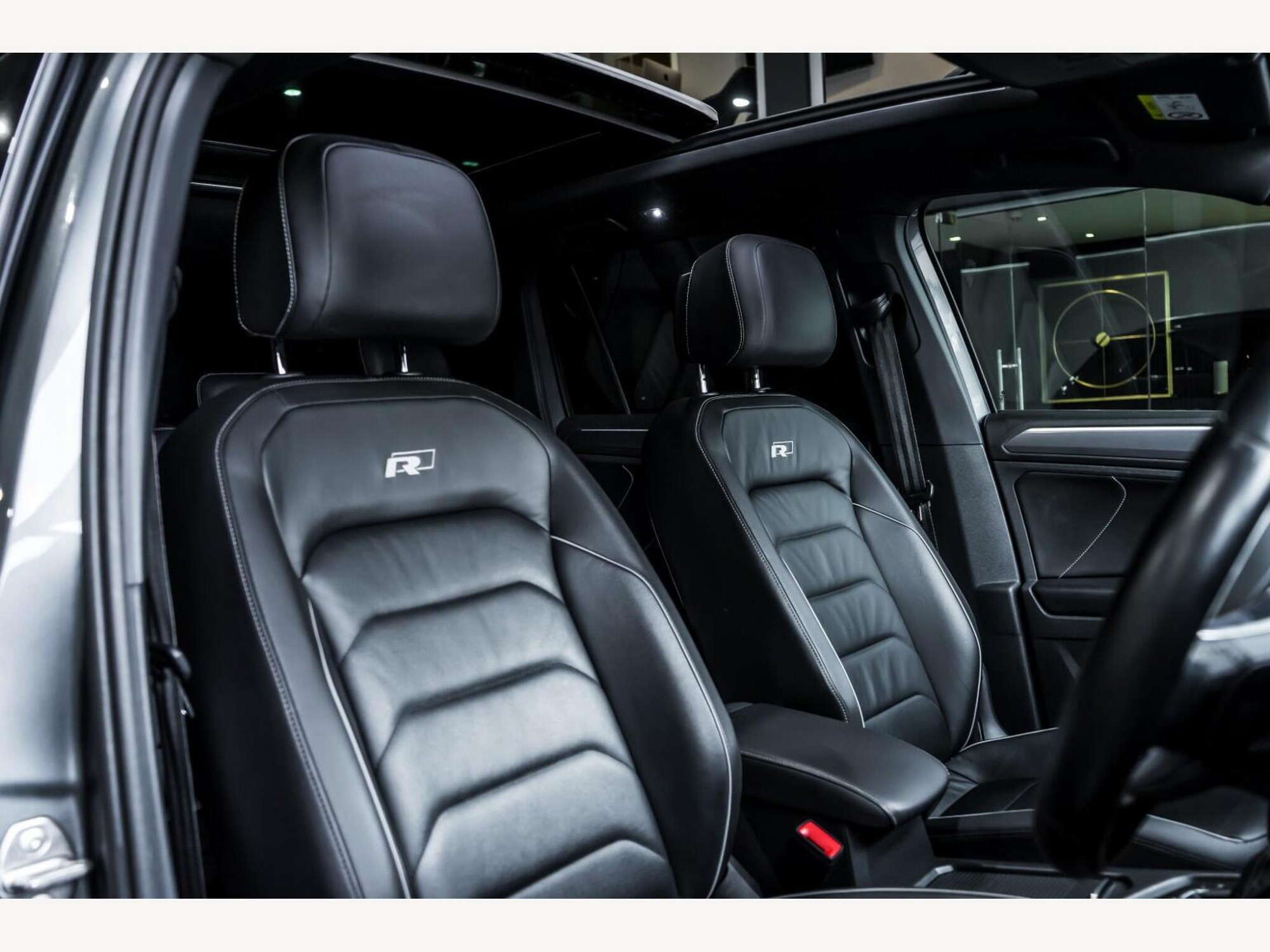 2018 Volkswagen TIGUAN image 12