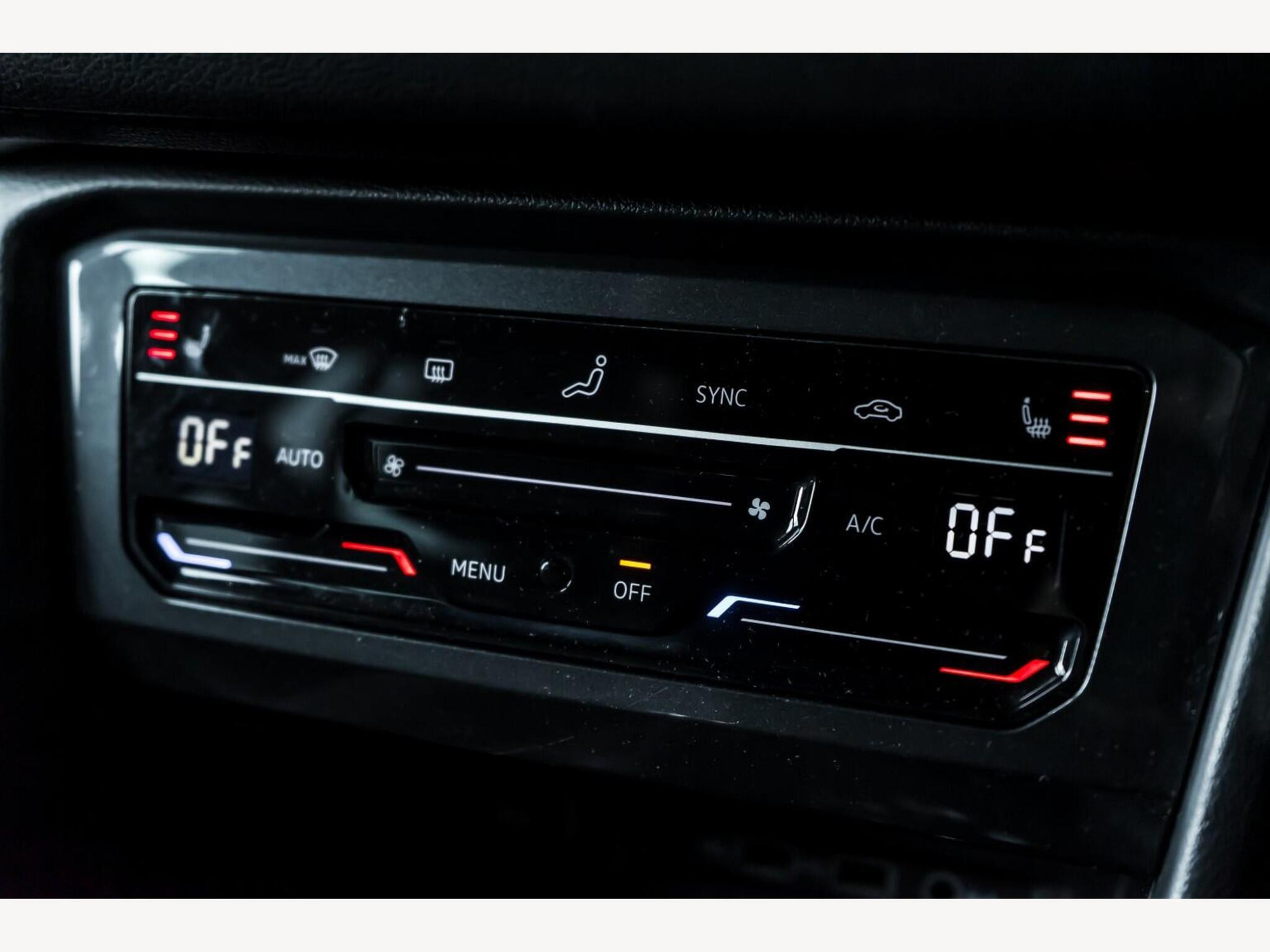 2018 Volkswagen TIGUAN image 17