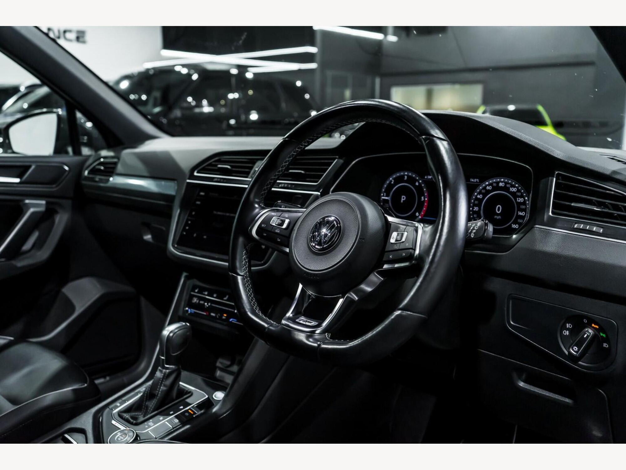 2018 Volkswagen TIGUAN image 11