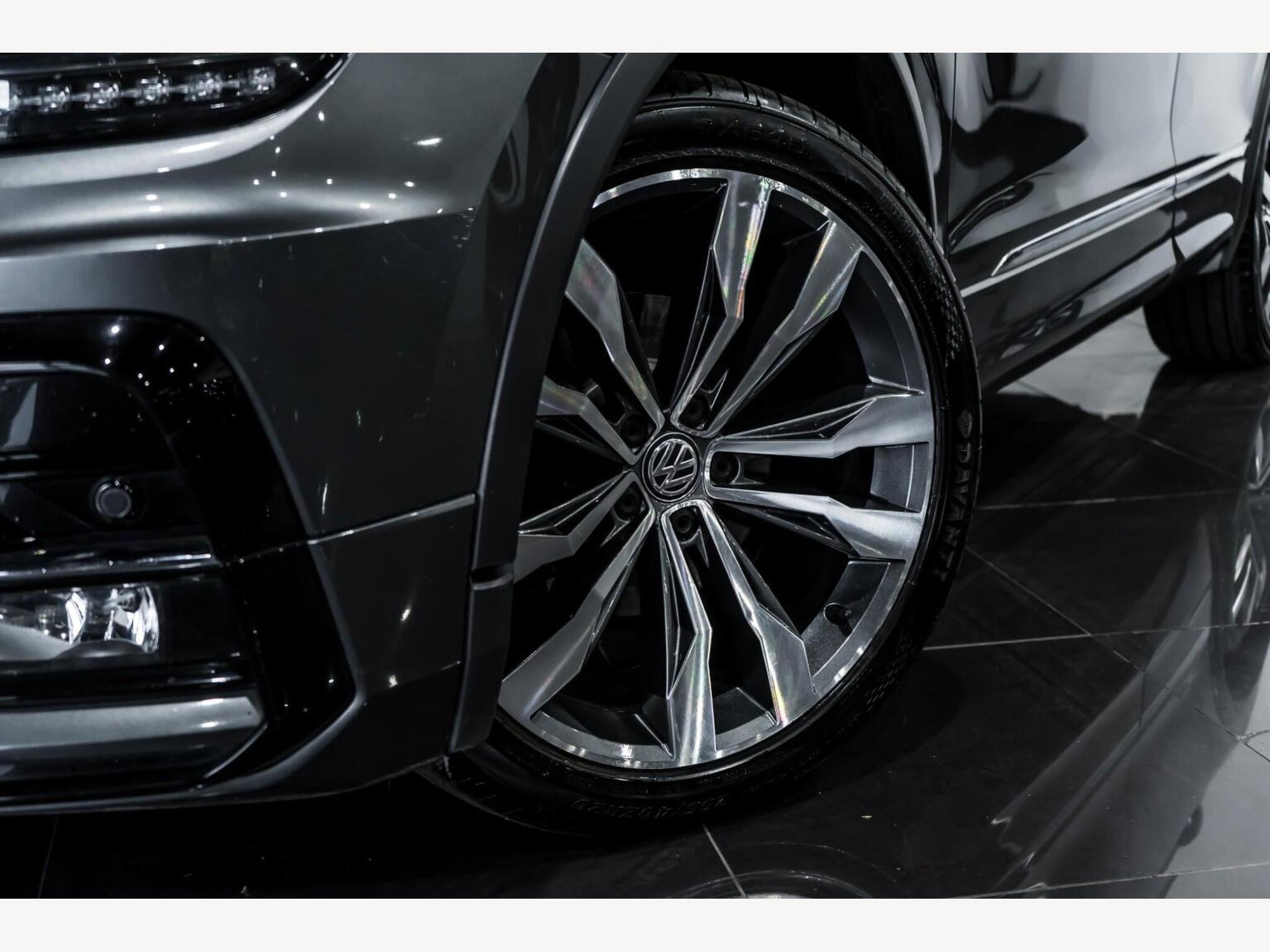 2018 Volkswagen TIGUAN image 10