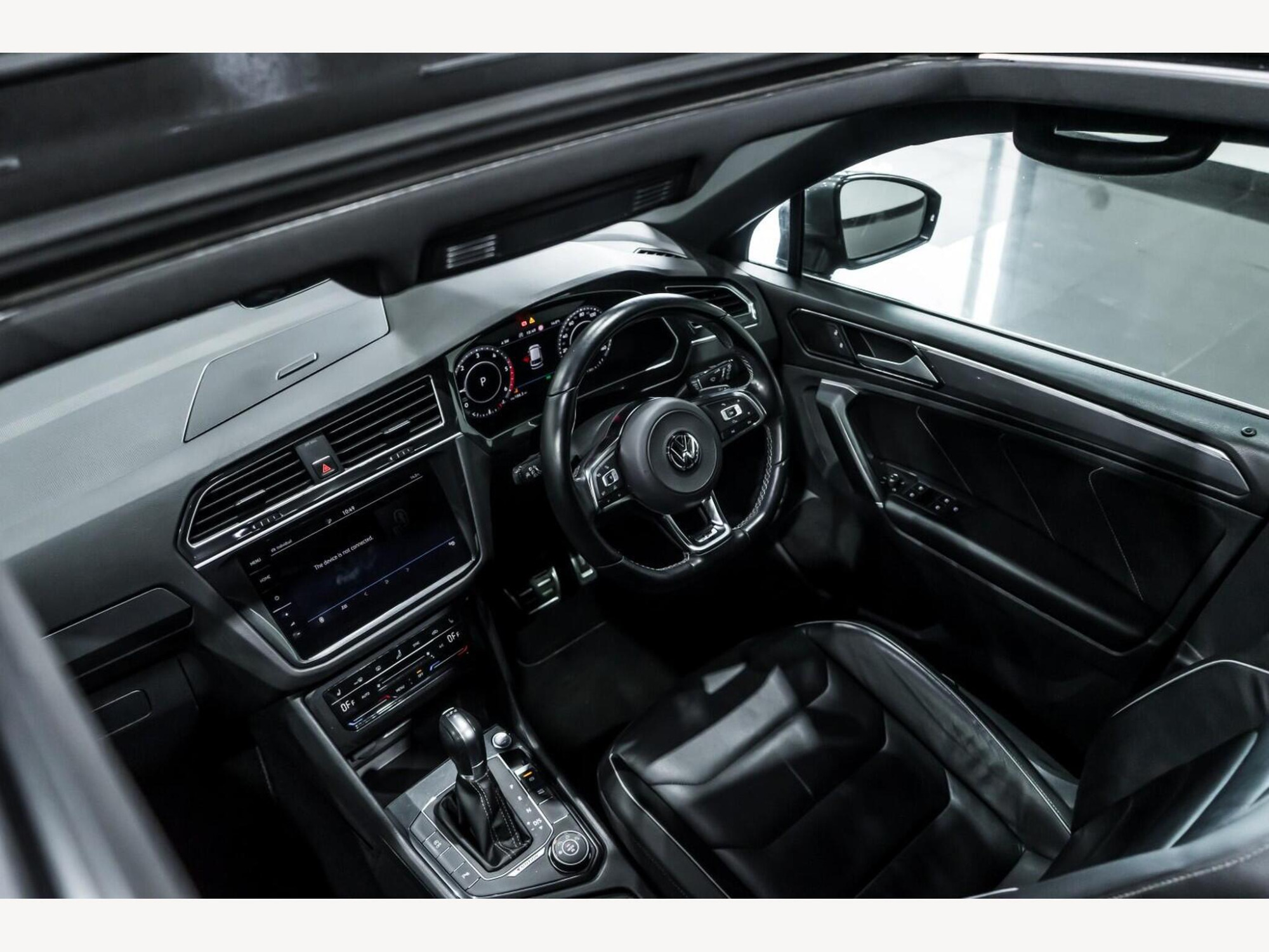 2018 Volkswagen TIGUAN image 15