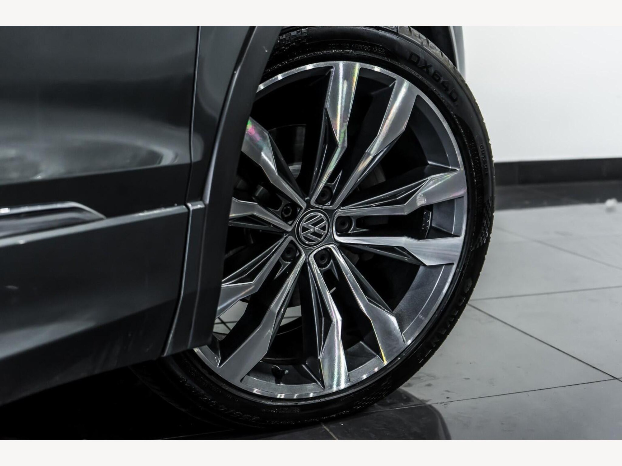 2018 Volkswagen TIGUAN image 9