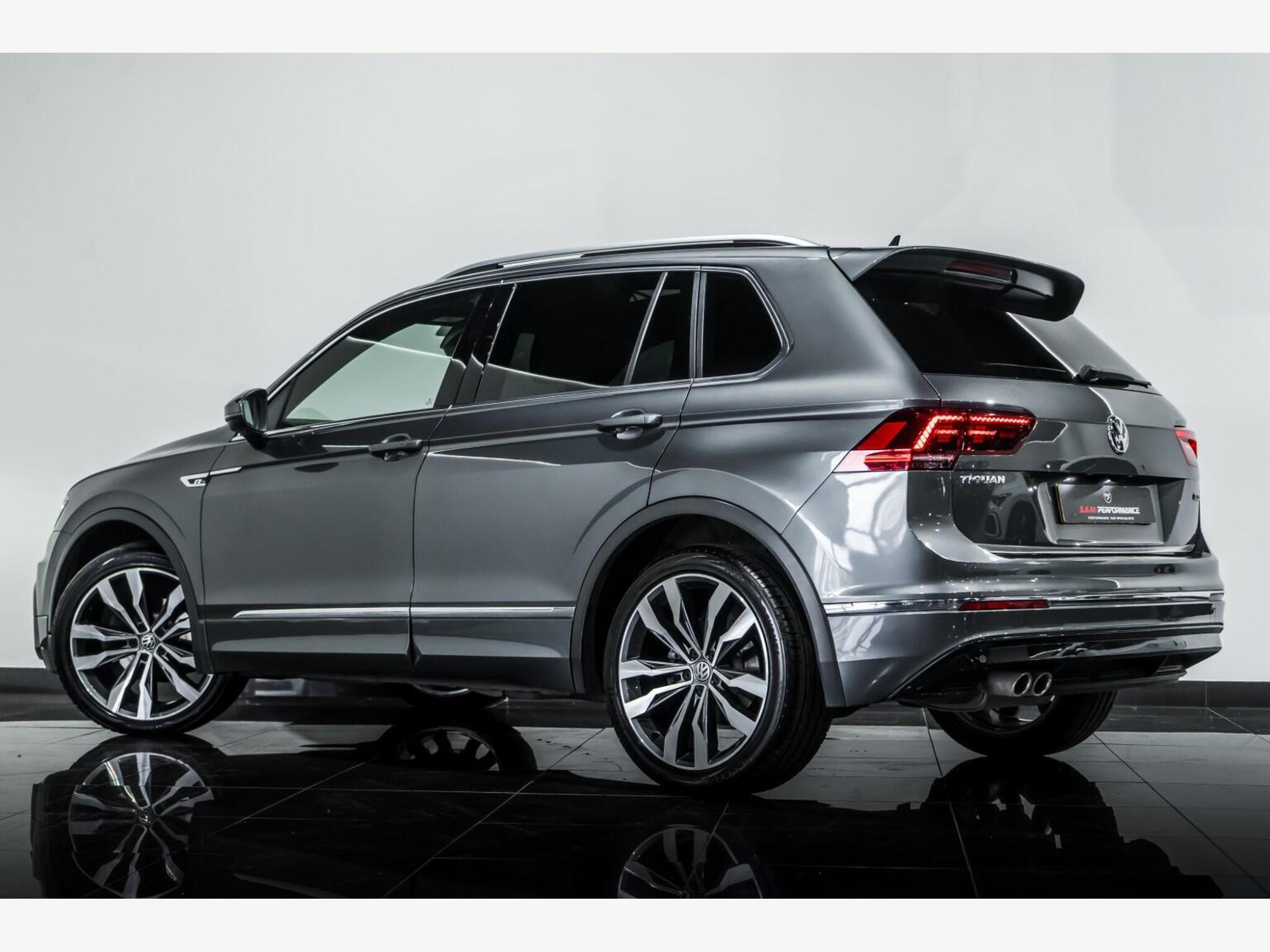 2018 Volkswagen TIGUAN image 4