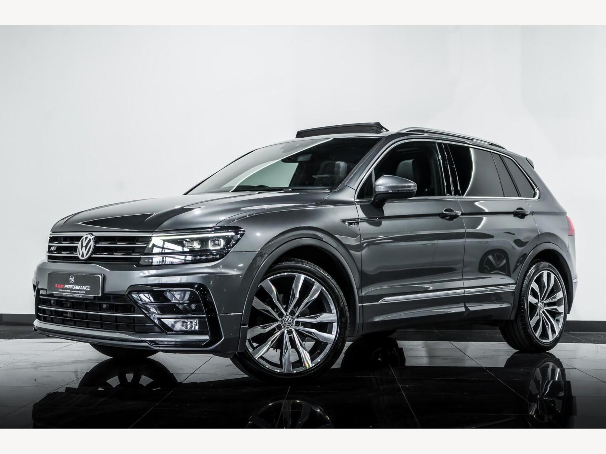 2018 Volkswagen TIGUAN image 2