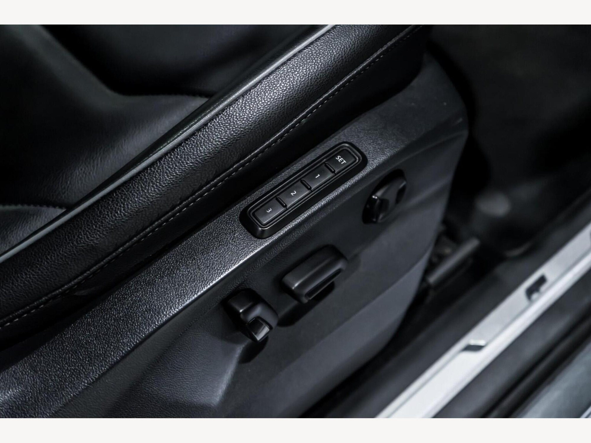 2018 Volkswagen TIGUAN image 18