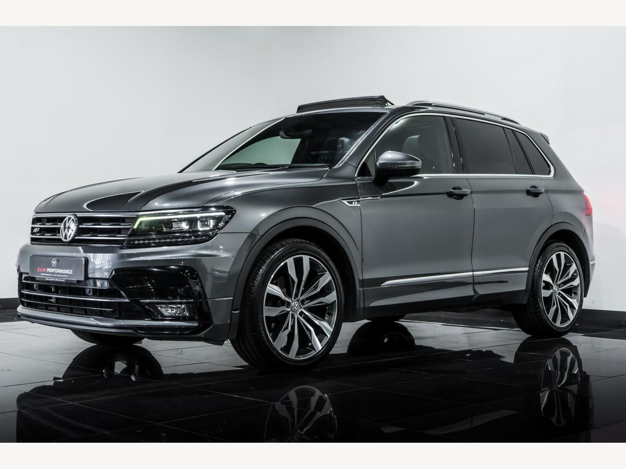 2018 Volkswagen TIGUAN image 5