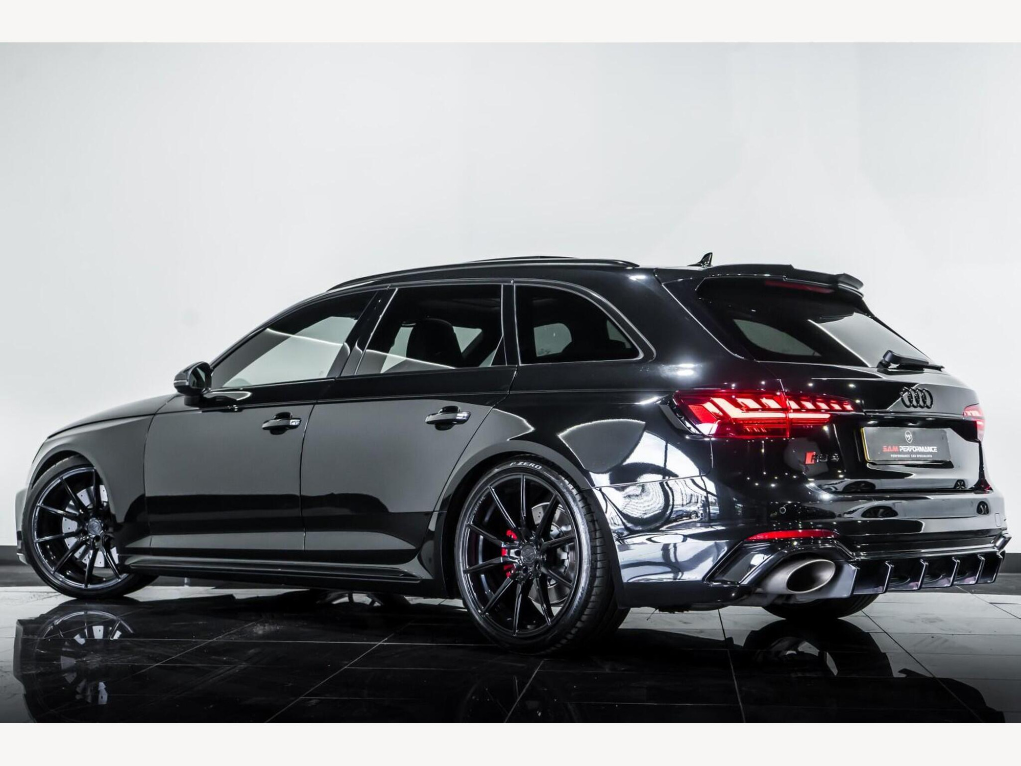2020 Audi RS4 AVANT image 4