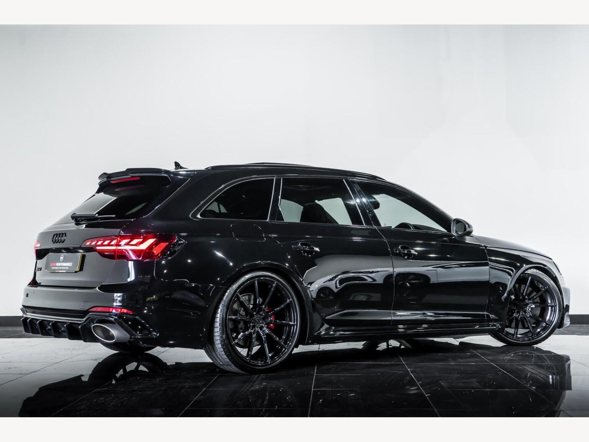 2020 Audi RS4 AVANT image 3