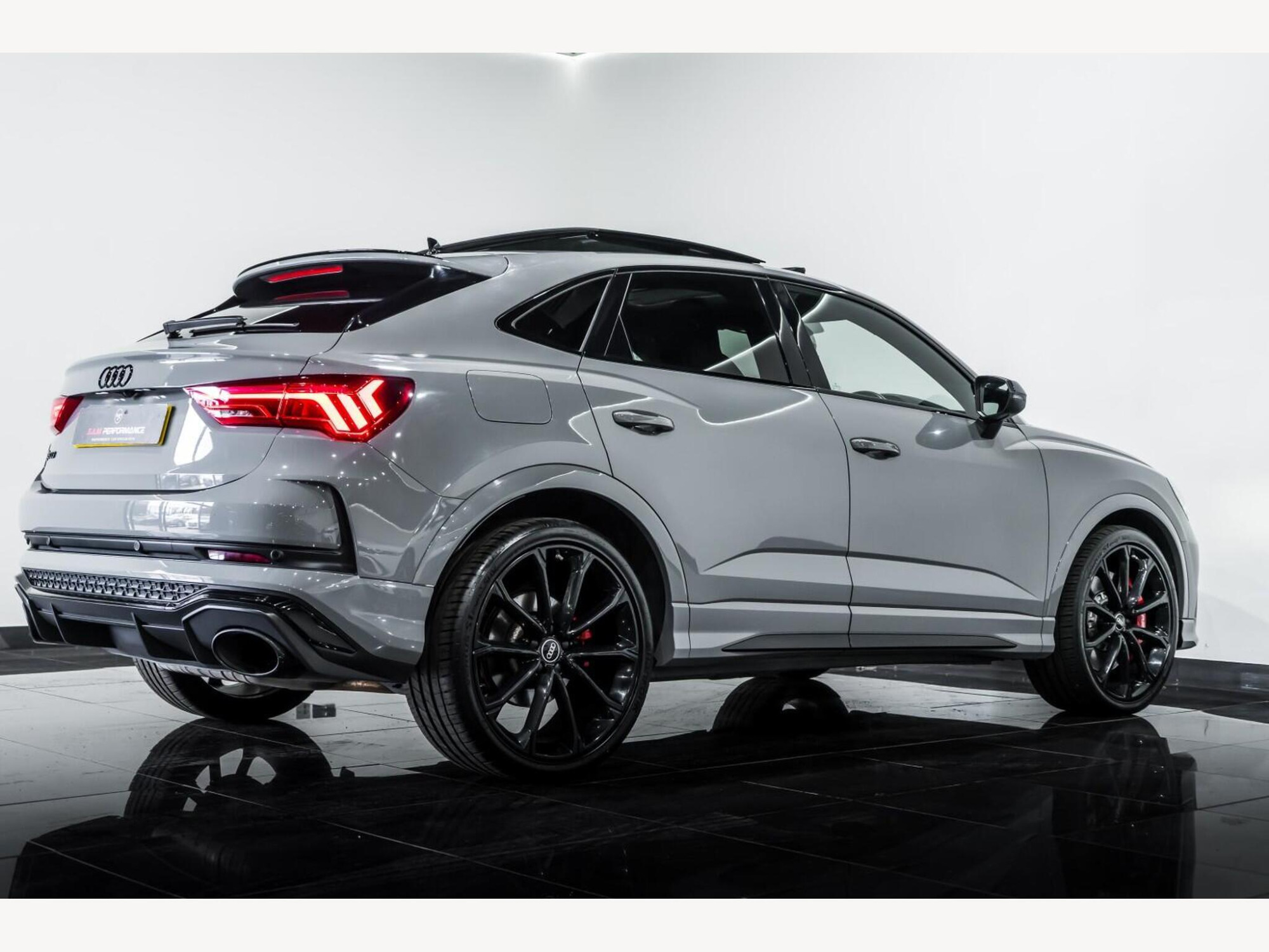 2022 Audi RS Q3 image 6