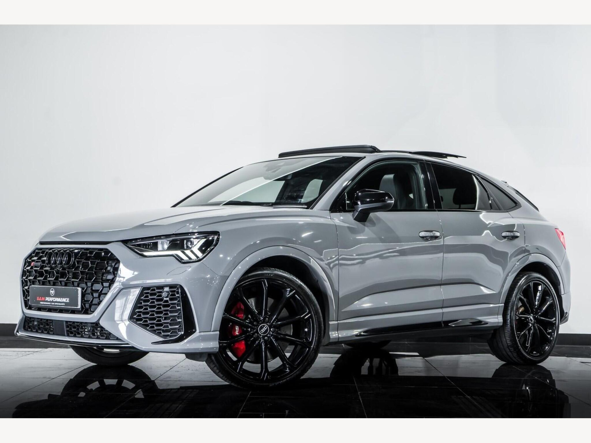 2022 Audi RS Q3 image 2