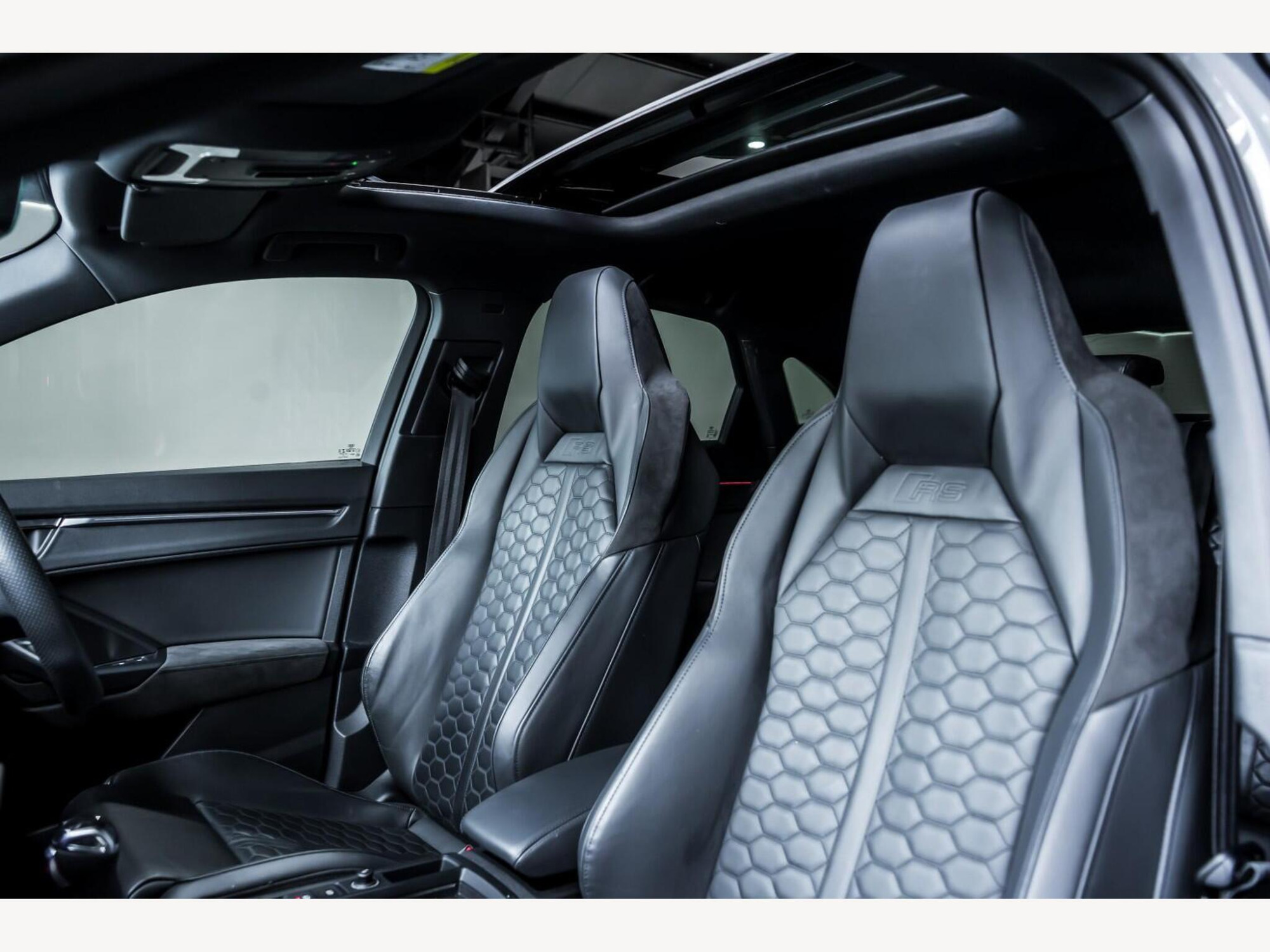 2022 Audi RS Q3 image 14