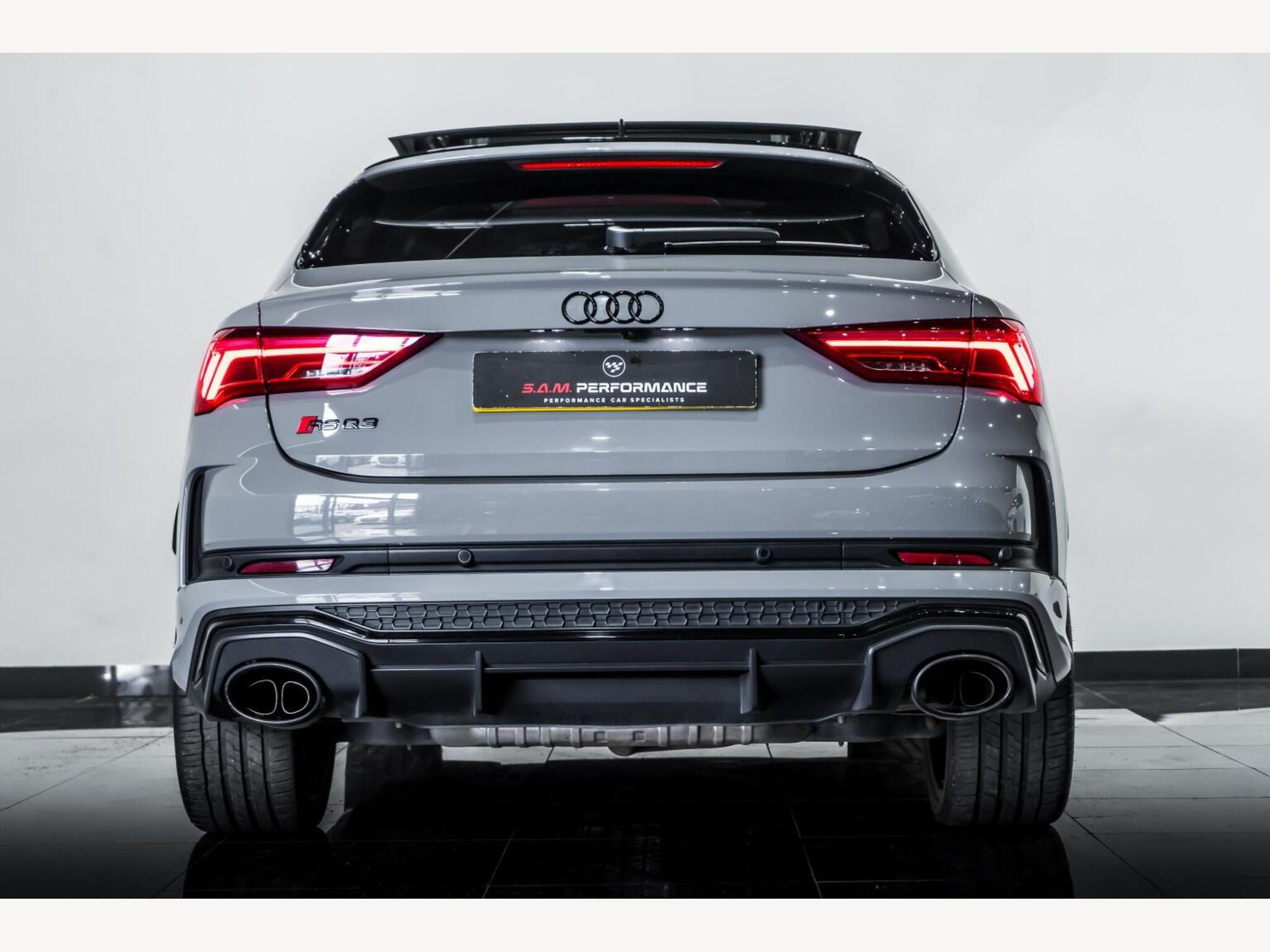 2022 Audi RS Q3 image 8
