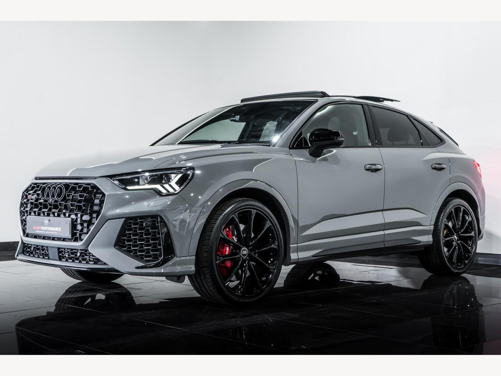 2022 Audi RS Q3 image 5