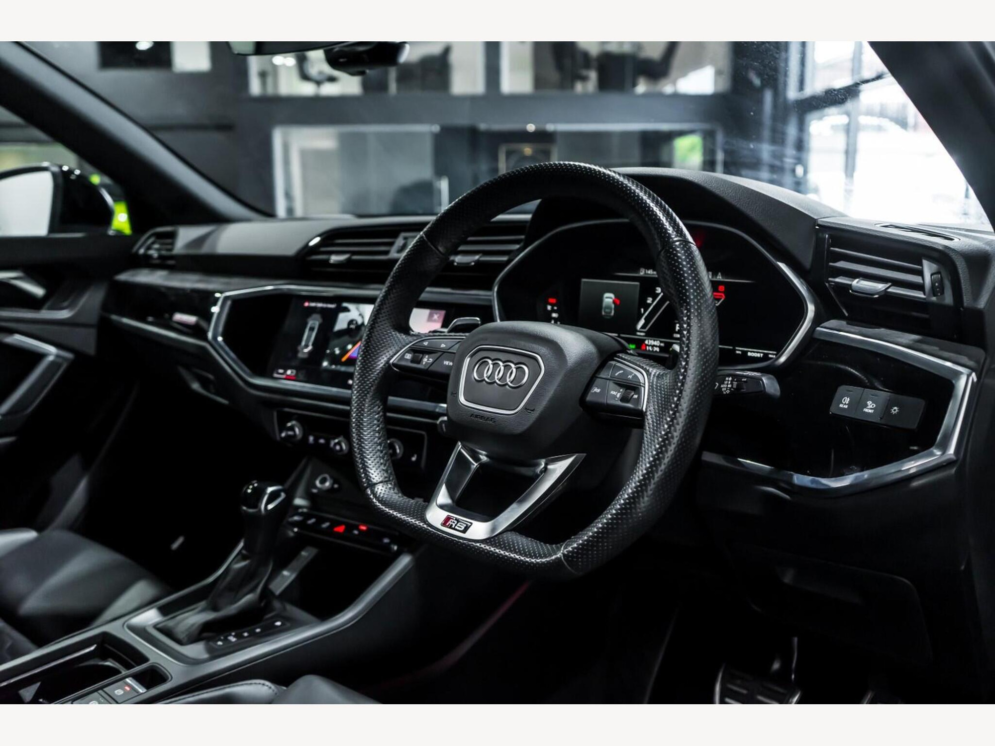 2022 Audi RS Q3 image 11